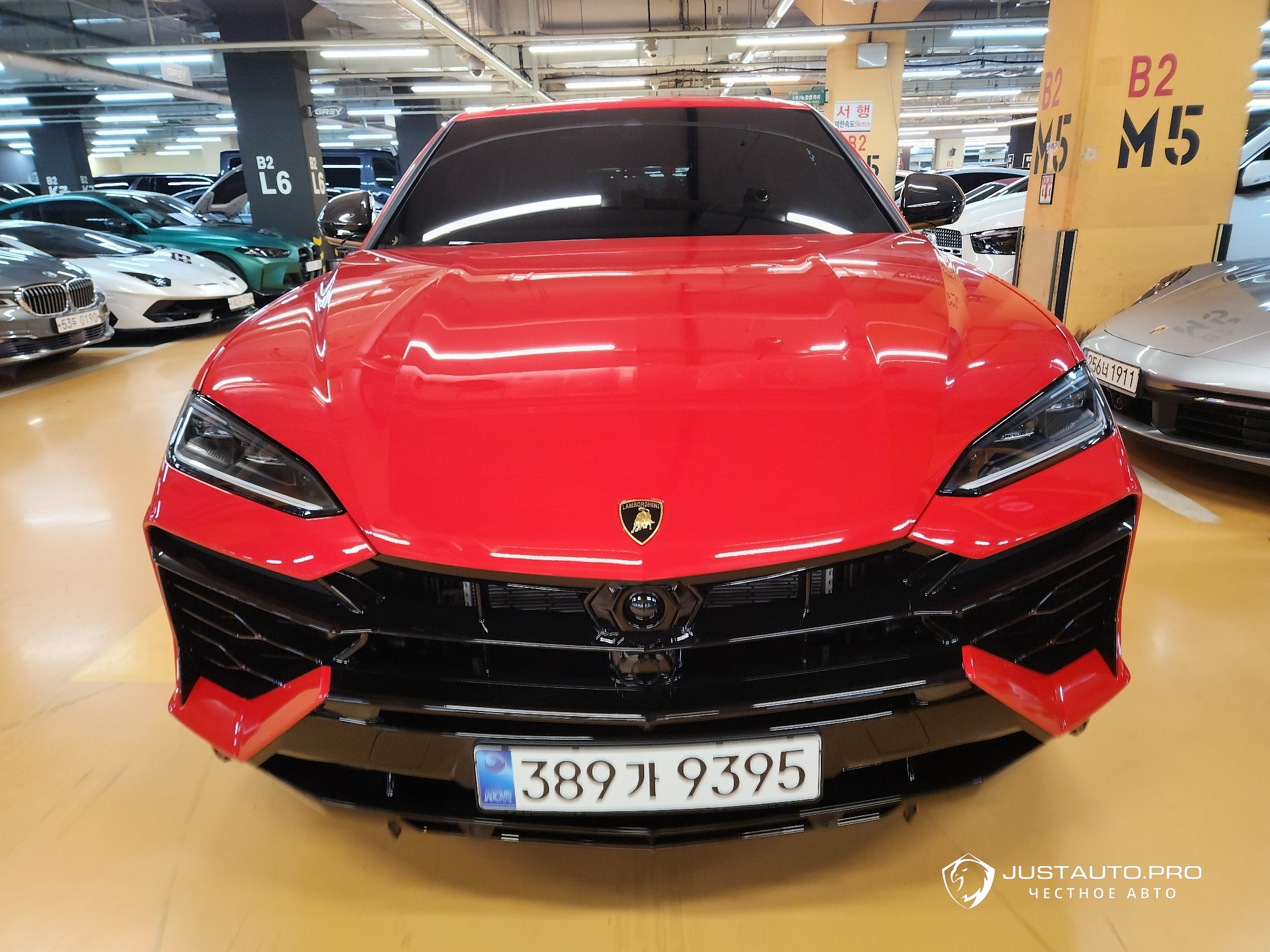 Автомобиль Lamborghini Urus