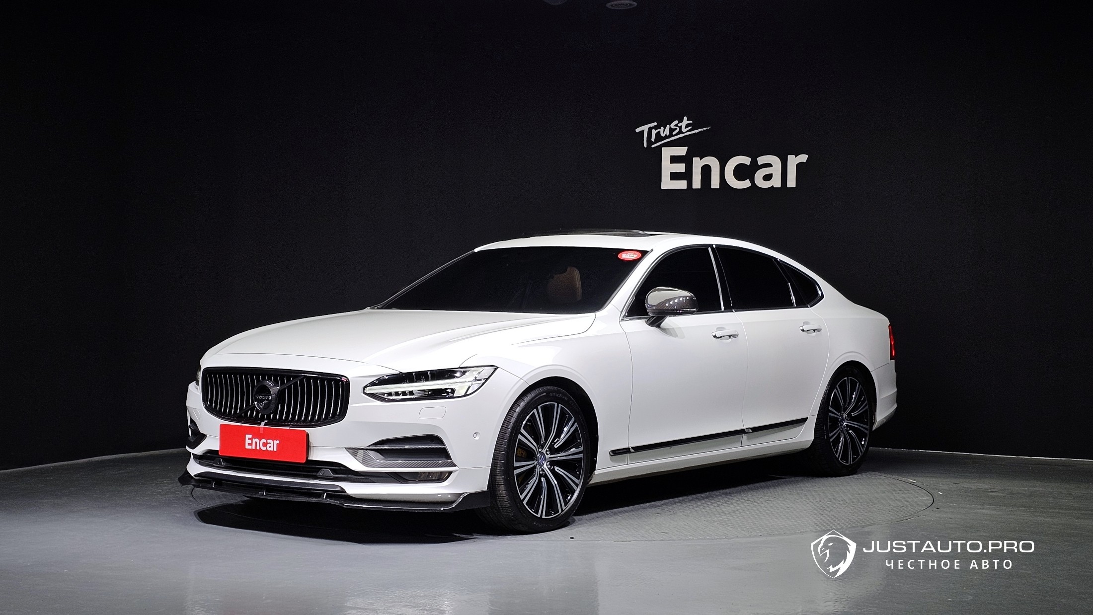 Автомобиль Volvo S90