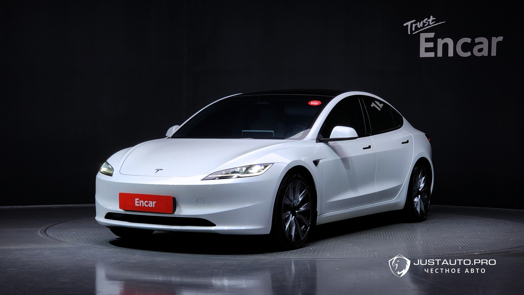 Автомобиль Tesla Model 3