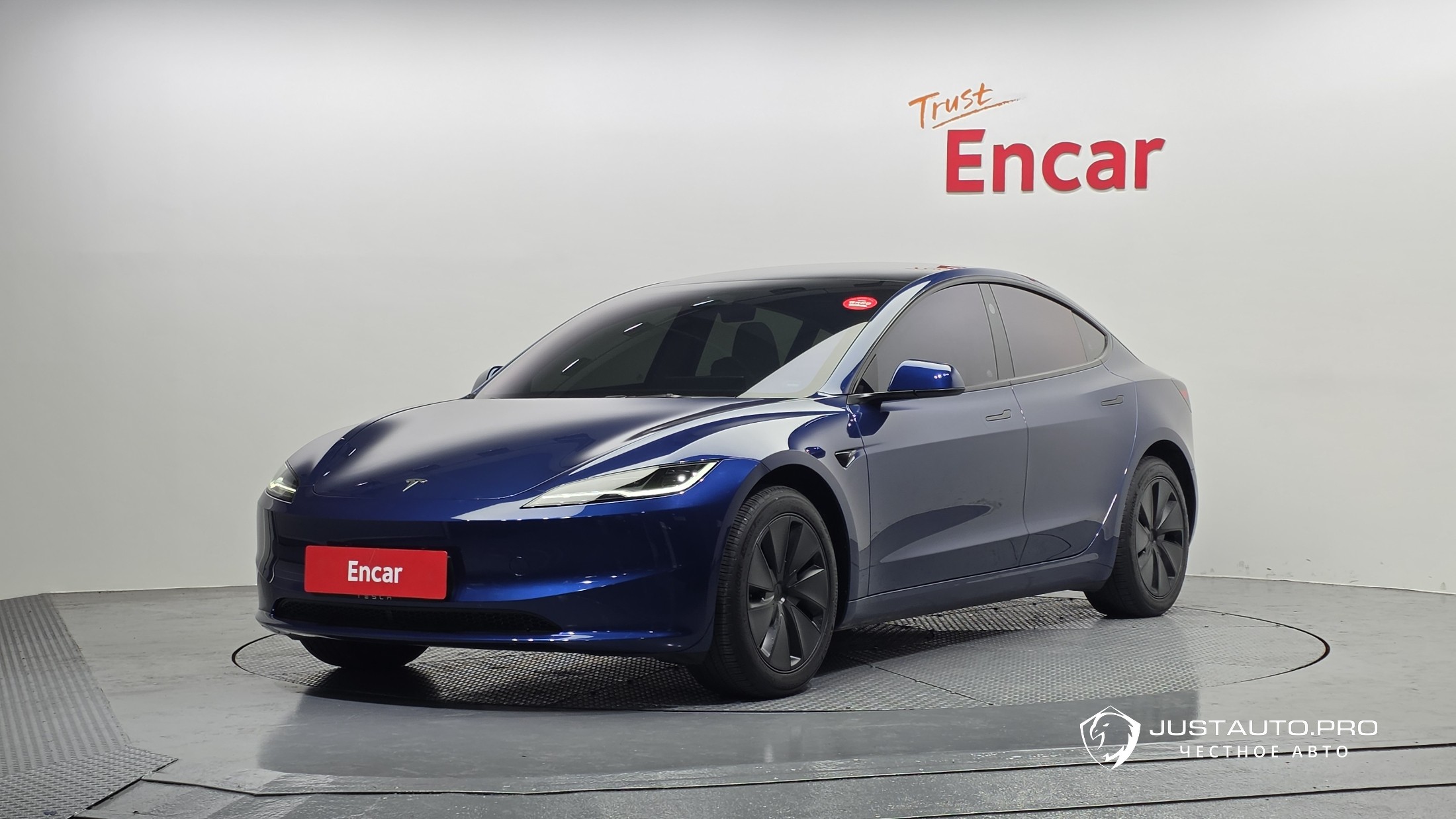 Автомобиль Tesla Model 3