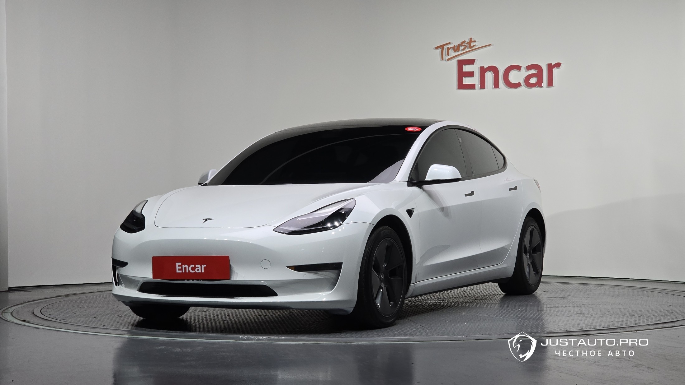 Автомобиль Tesla Model 3