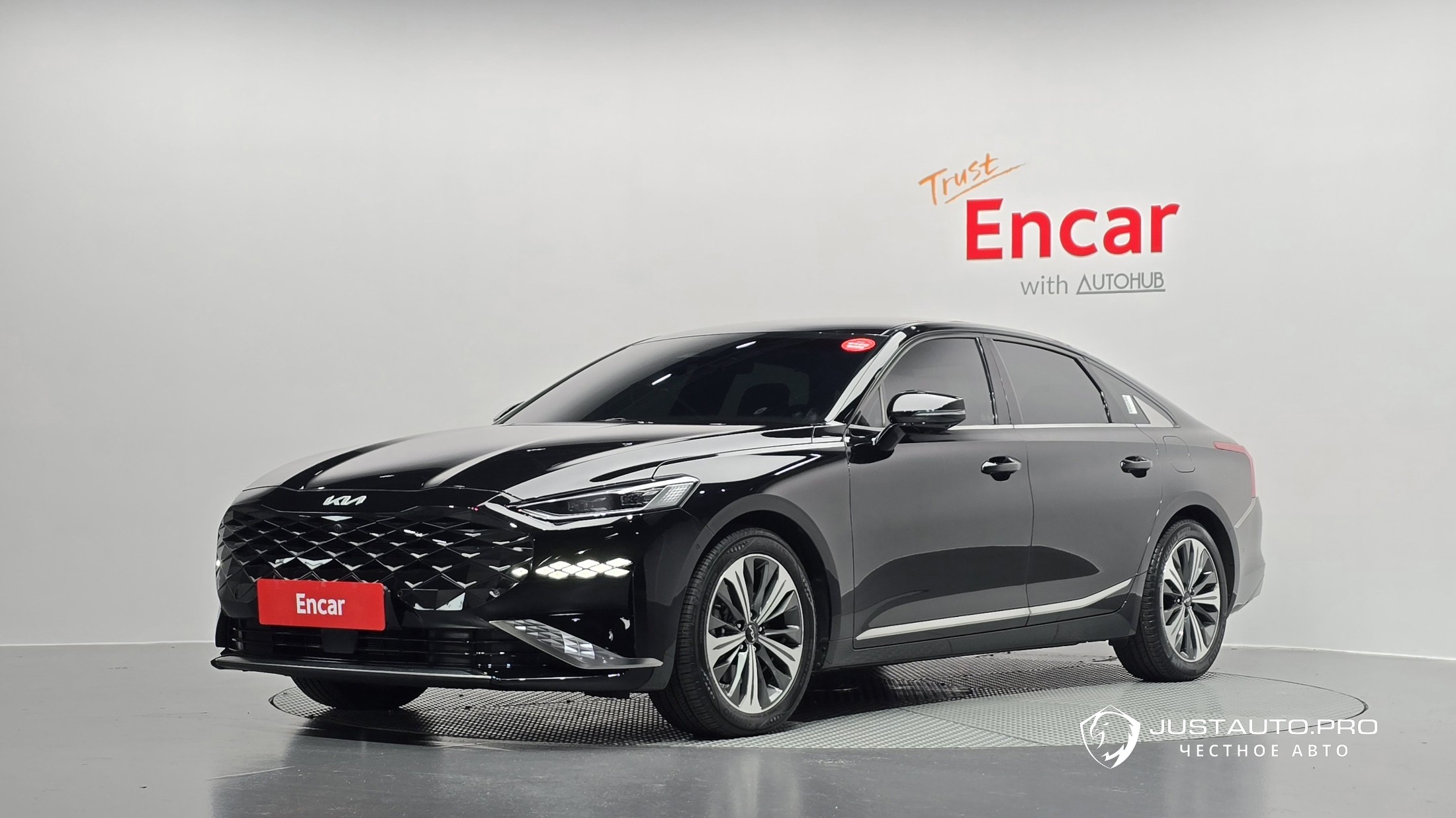 Автомобиль Kia K8