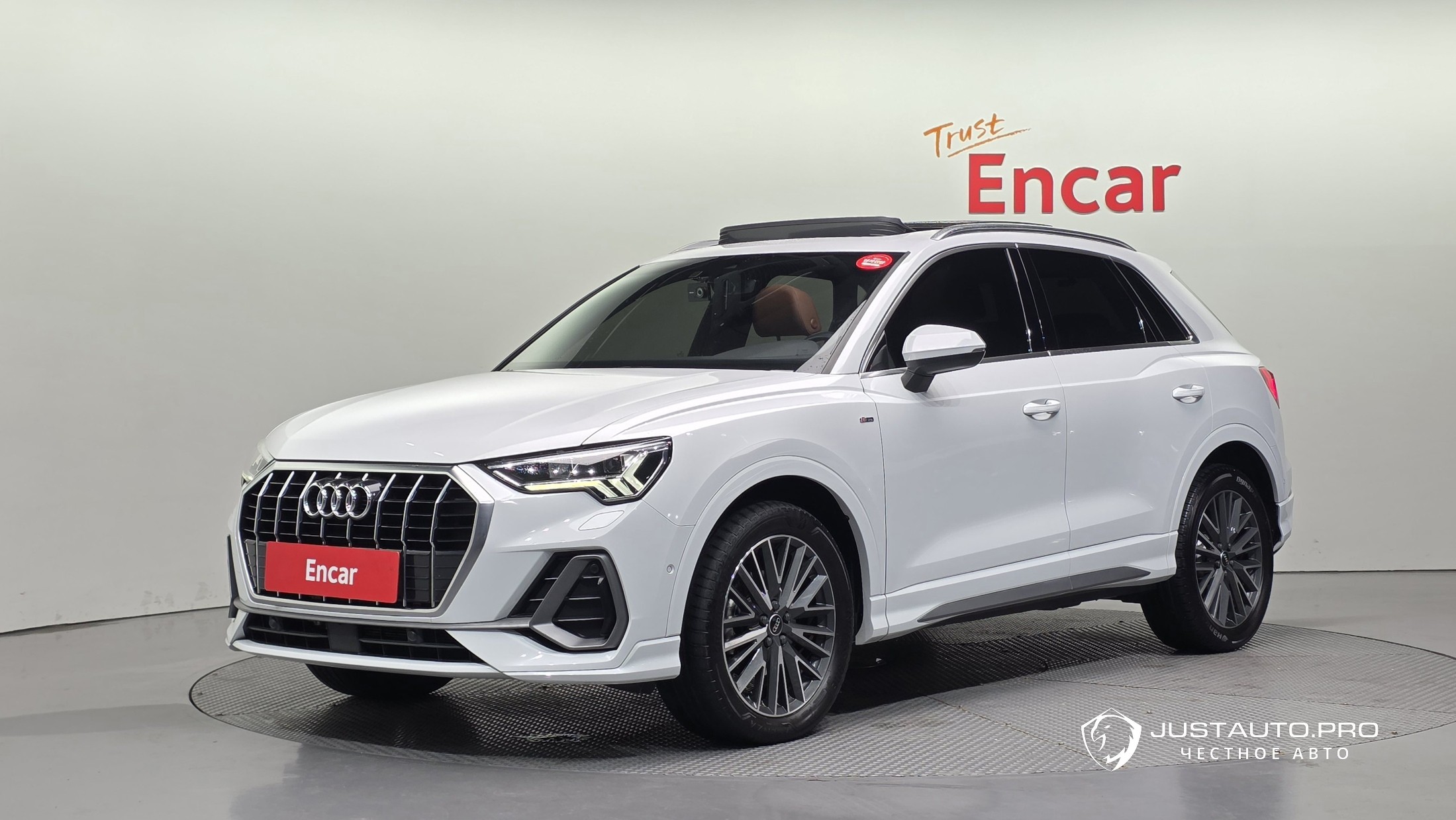 Автомобиль Audi Q3
