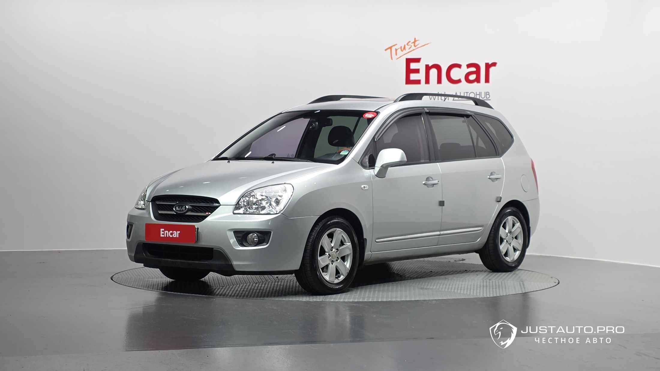 Автомобиль Kia Carens