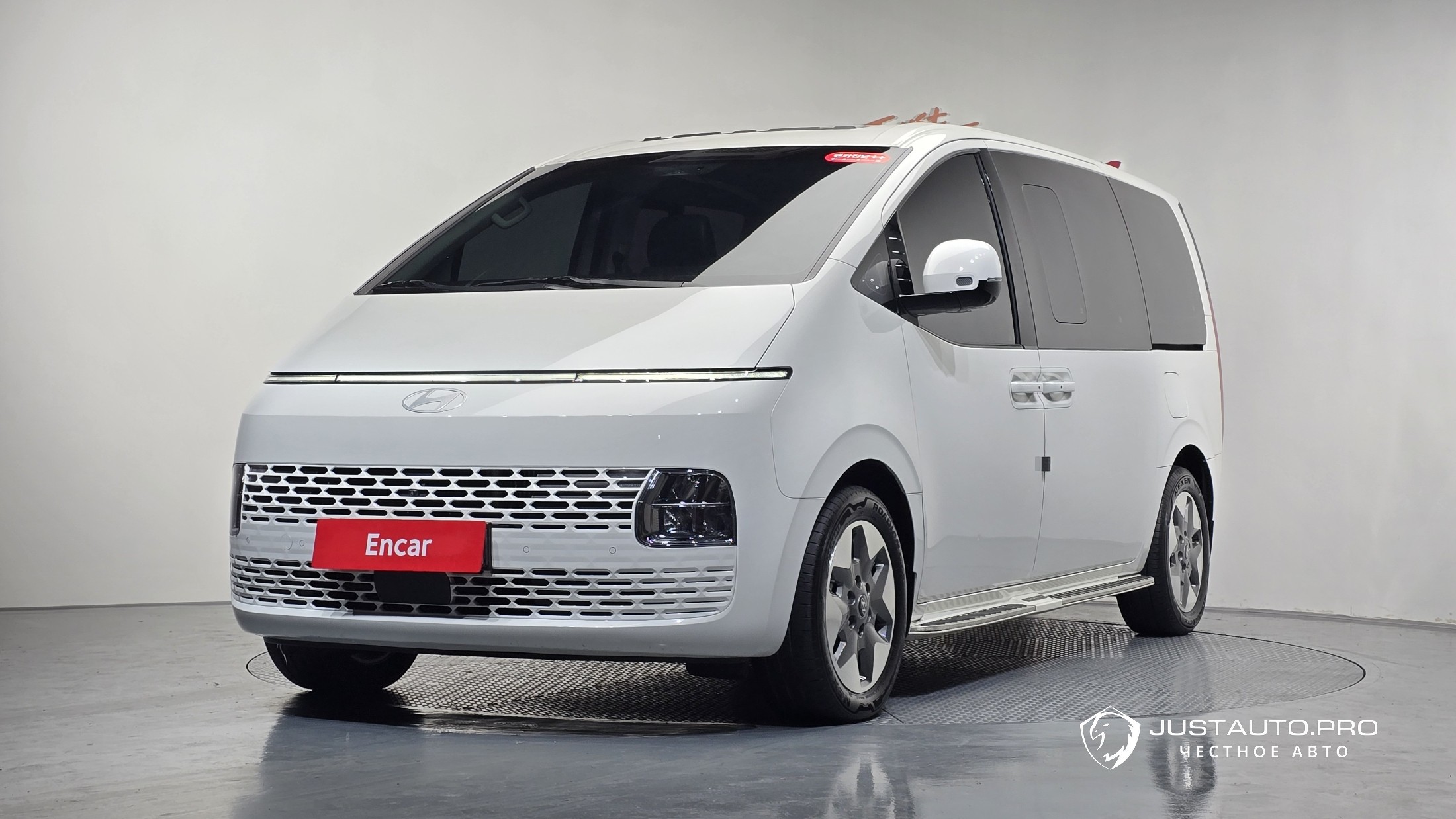 Автомобиль Hyundai Staria