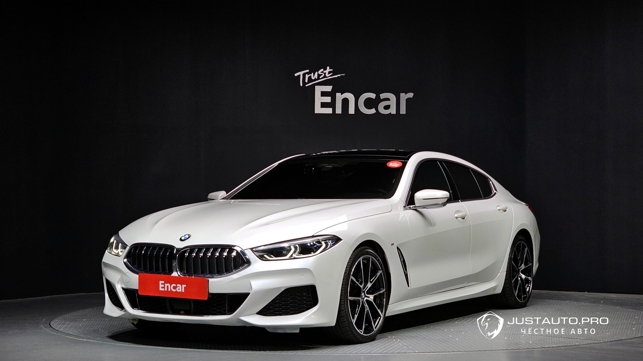 Автомобиль BMW 8-Series