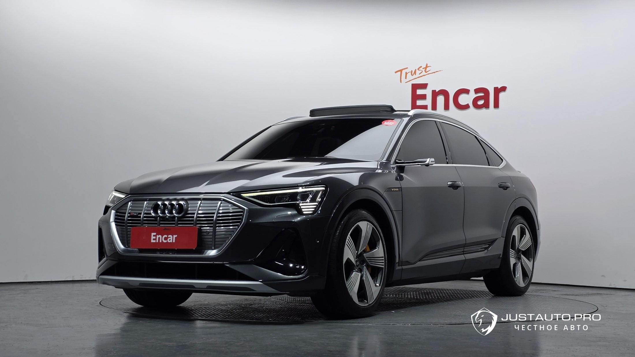 Автомобиль Audi e-tron