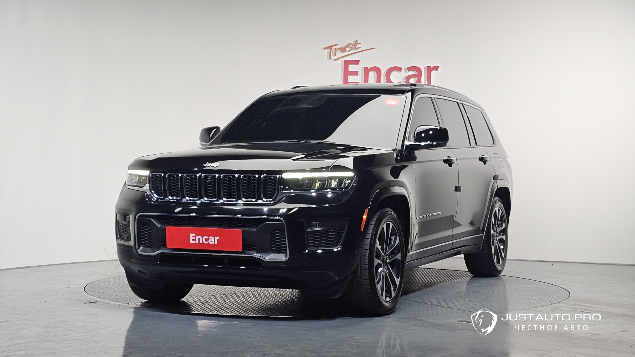 Автомобиль Jeep Cherokee