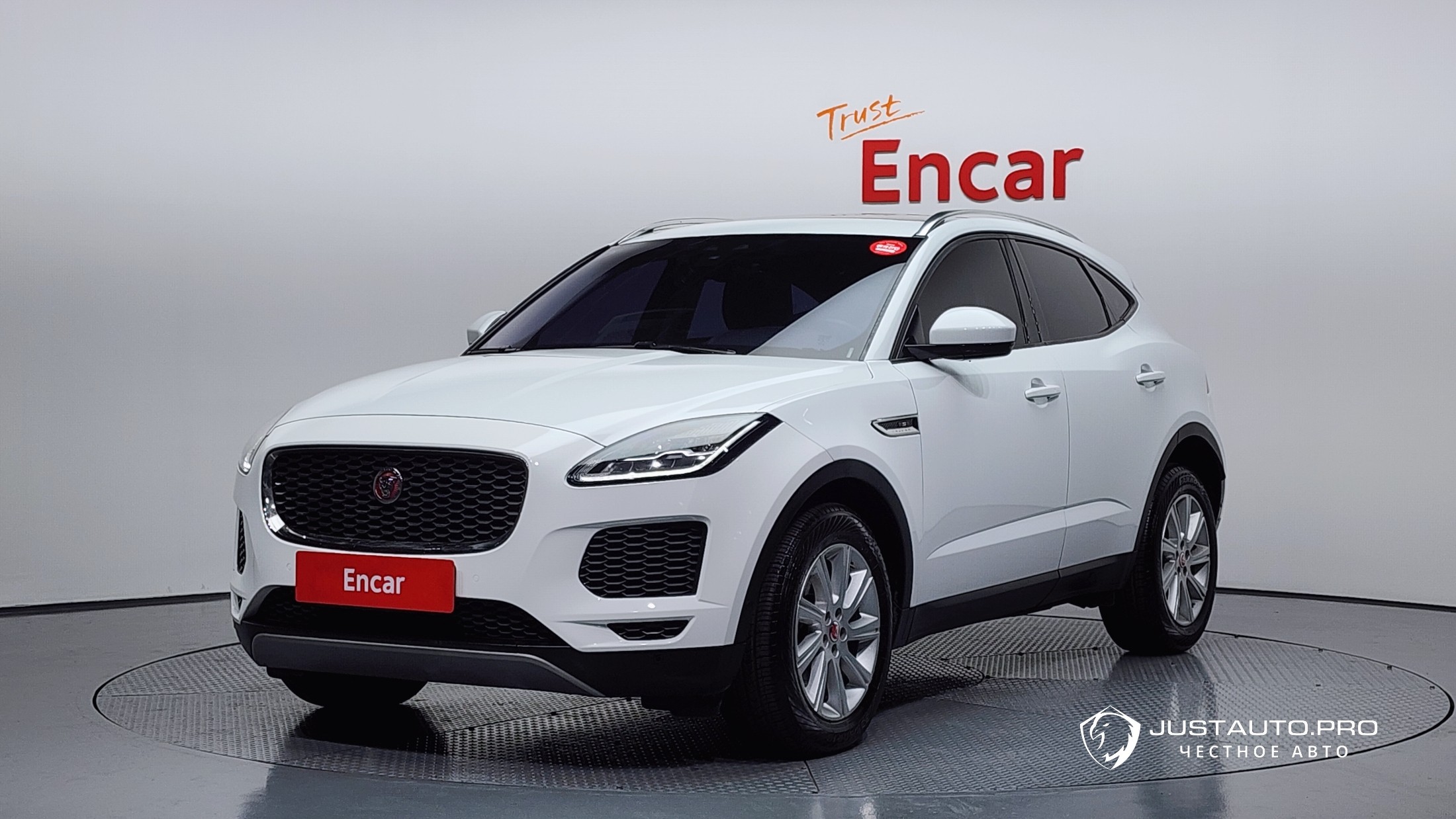 Автомобиль Jaguar E-PACE