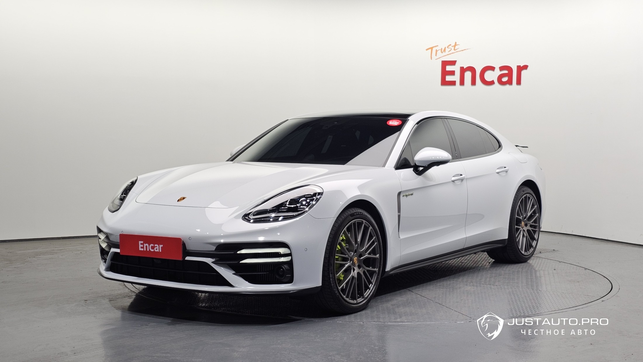 Автомобиль Porsche Panamera