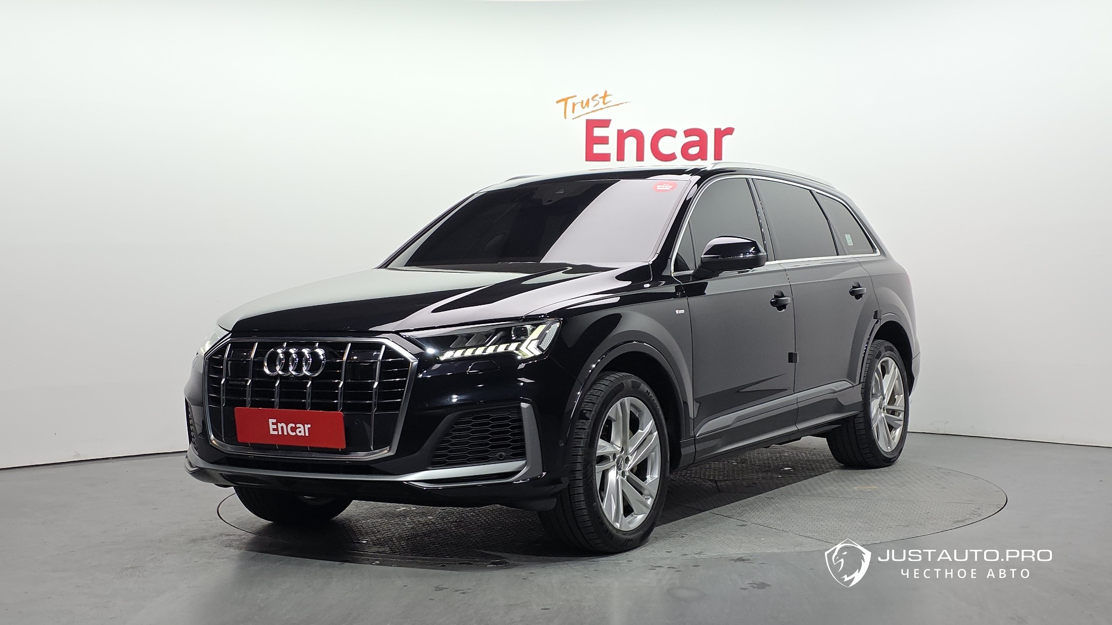Автомобиль Audi Q7