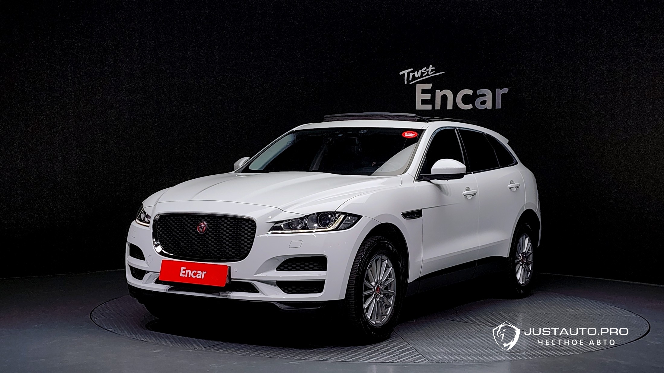 Автомобиль Jaguar F-PACE