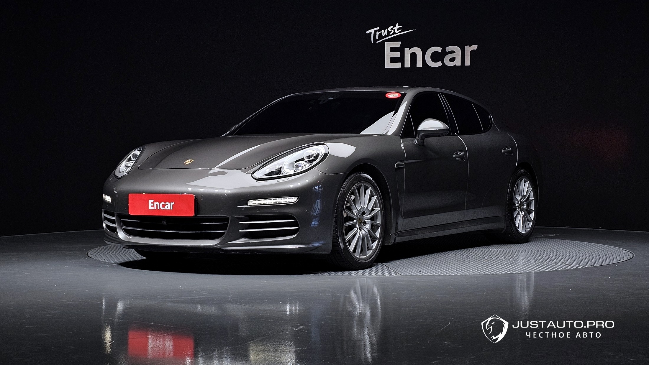 Автомобиль Porsche Panamera