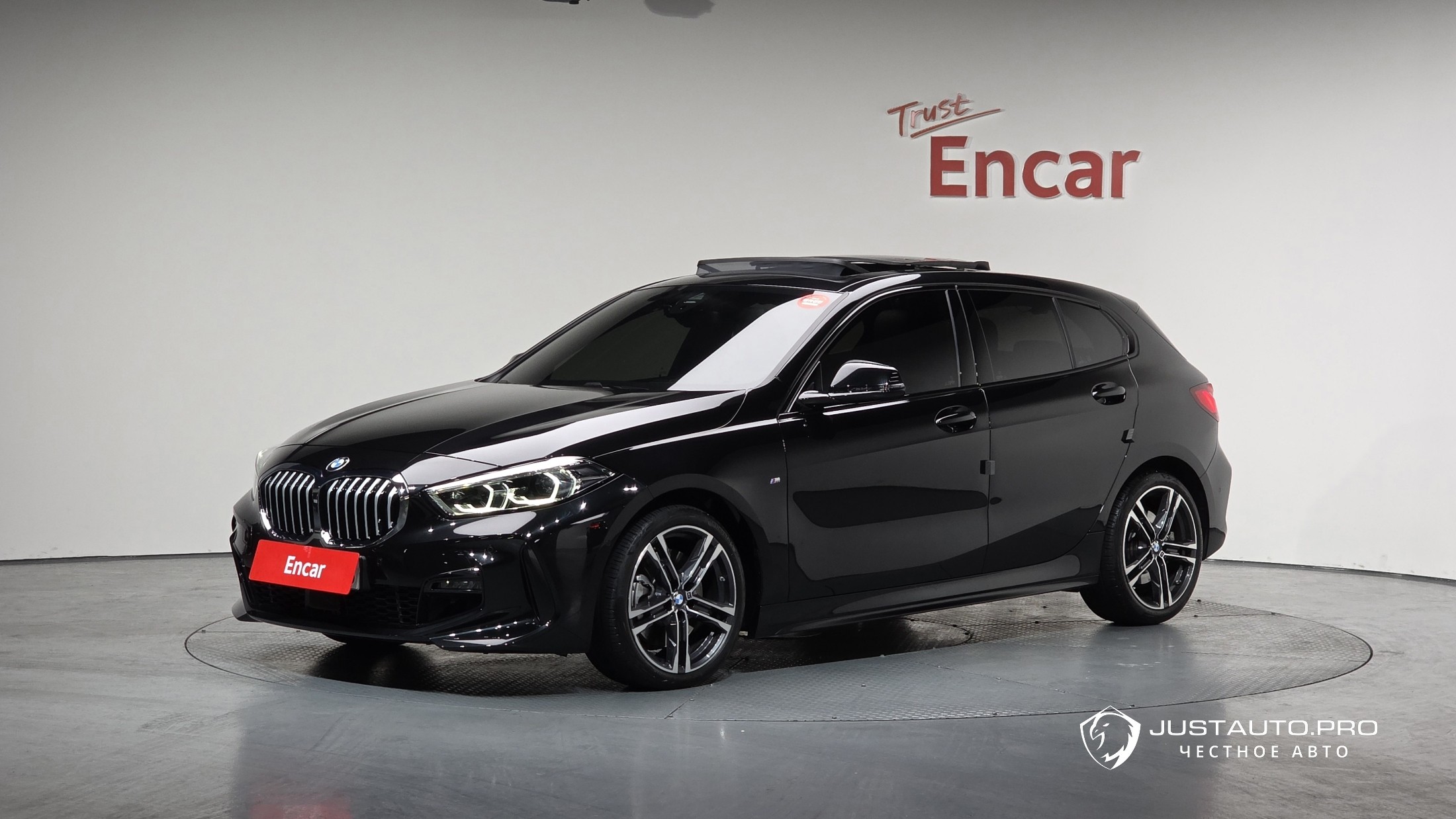 Автомобиль BMW 1-Series