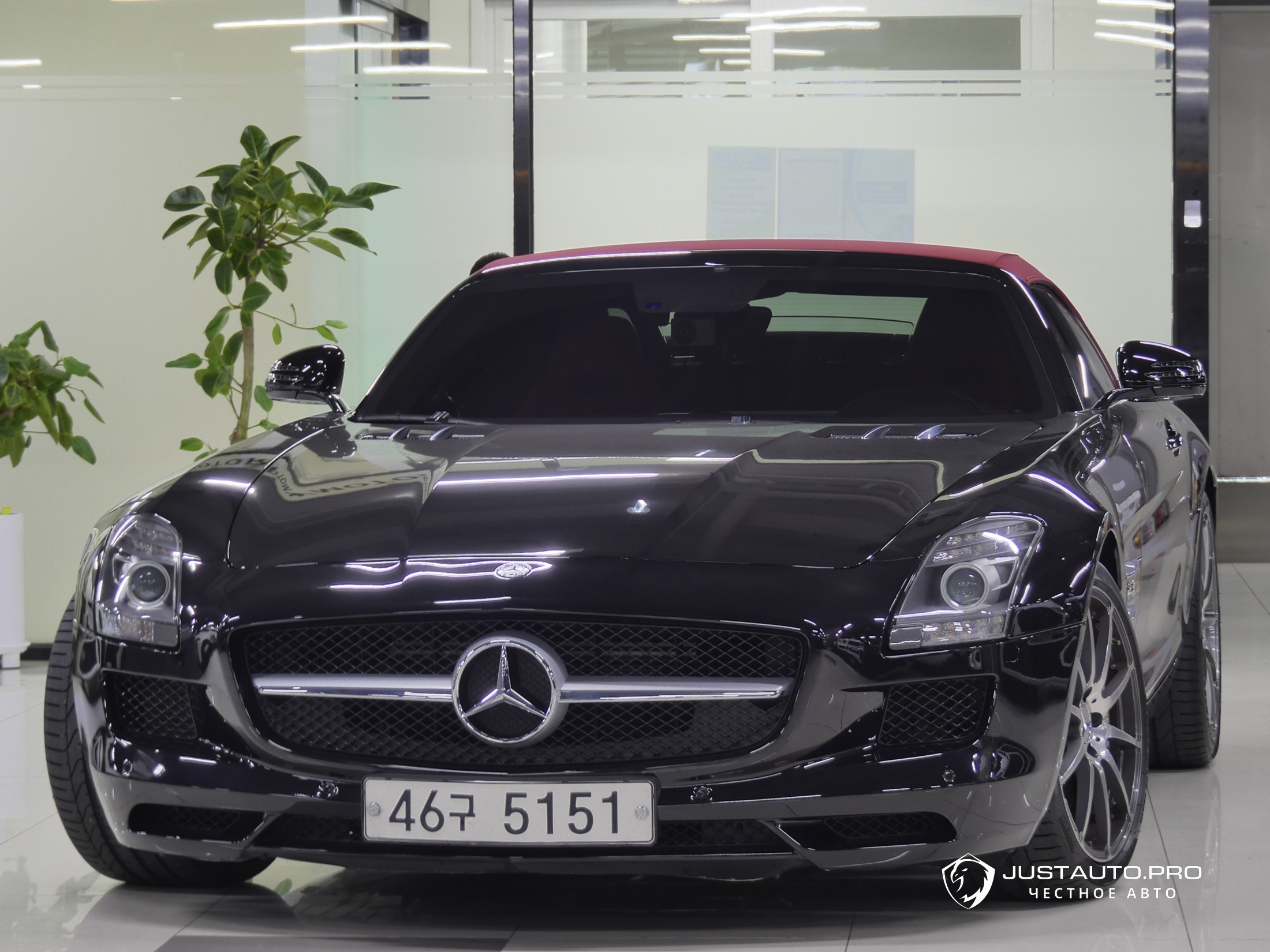 Автомобиль Mercedes-Benz SLS AMG