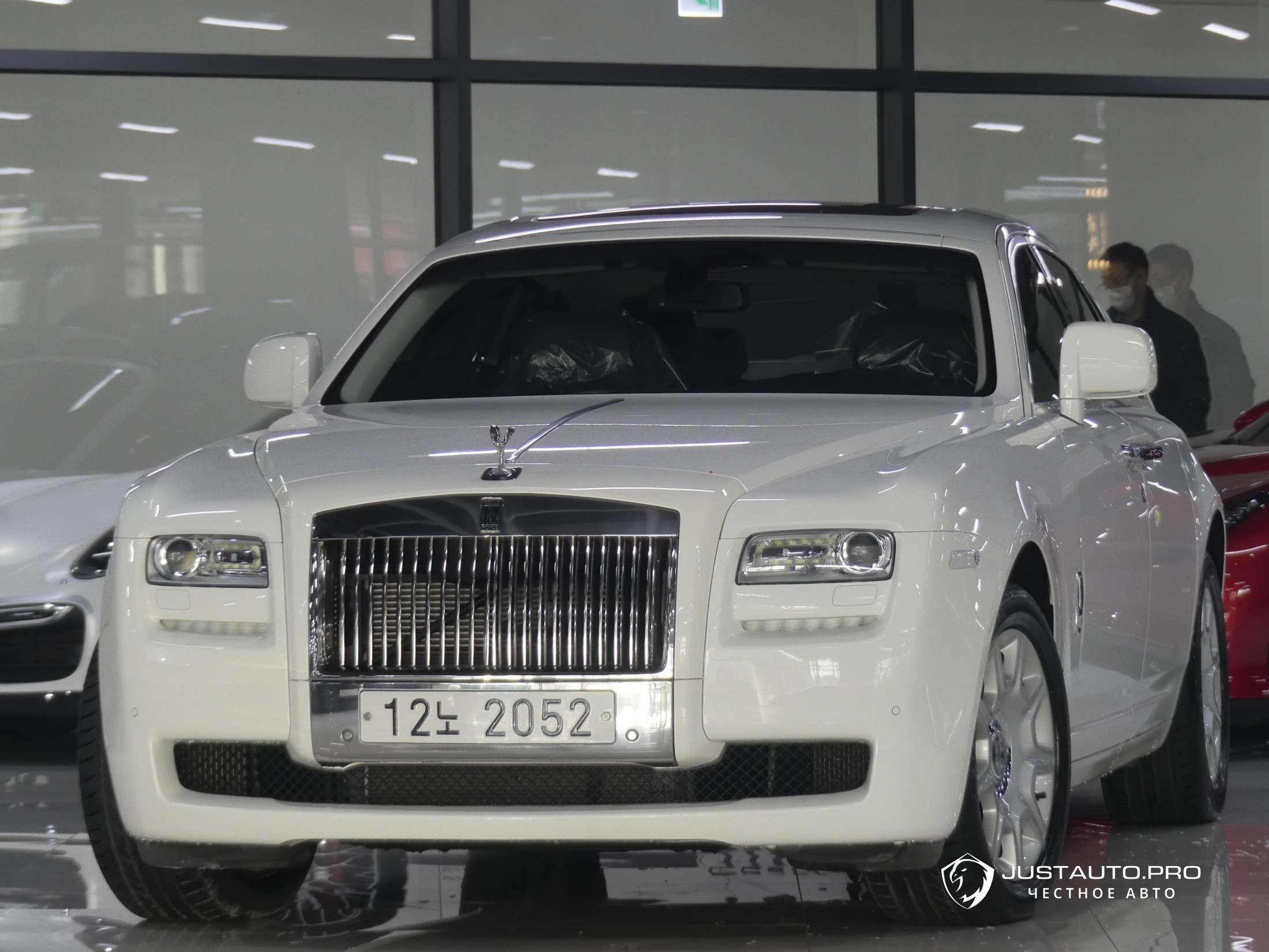 Автомобиль Rolls-Royce Ghost