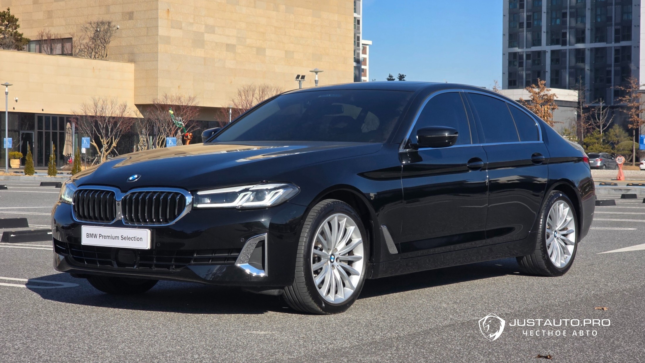 Автомобиль BMW 5-Series