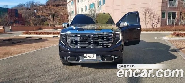 Автомобиль GMC Sierra