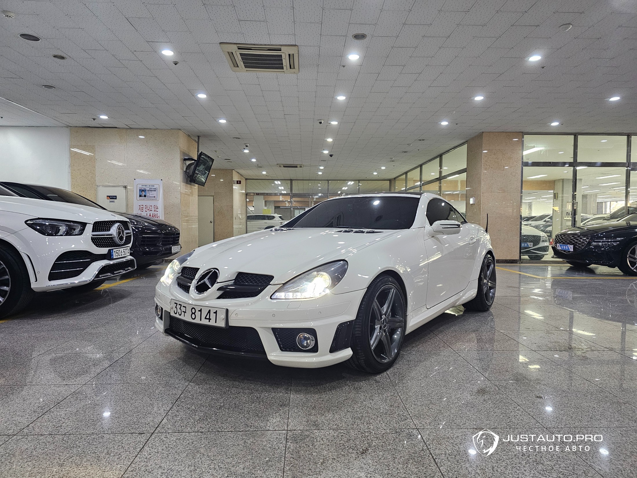 Автомобиль Mercedes-Benz SLK-Class