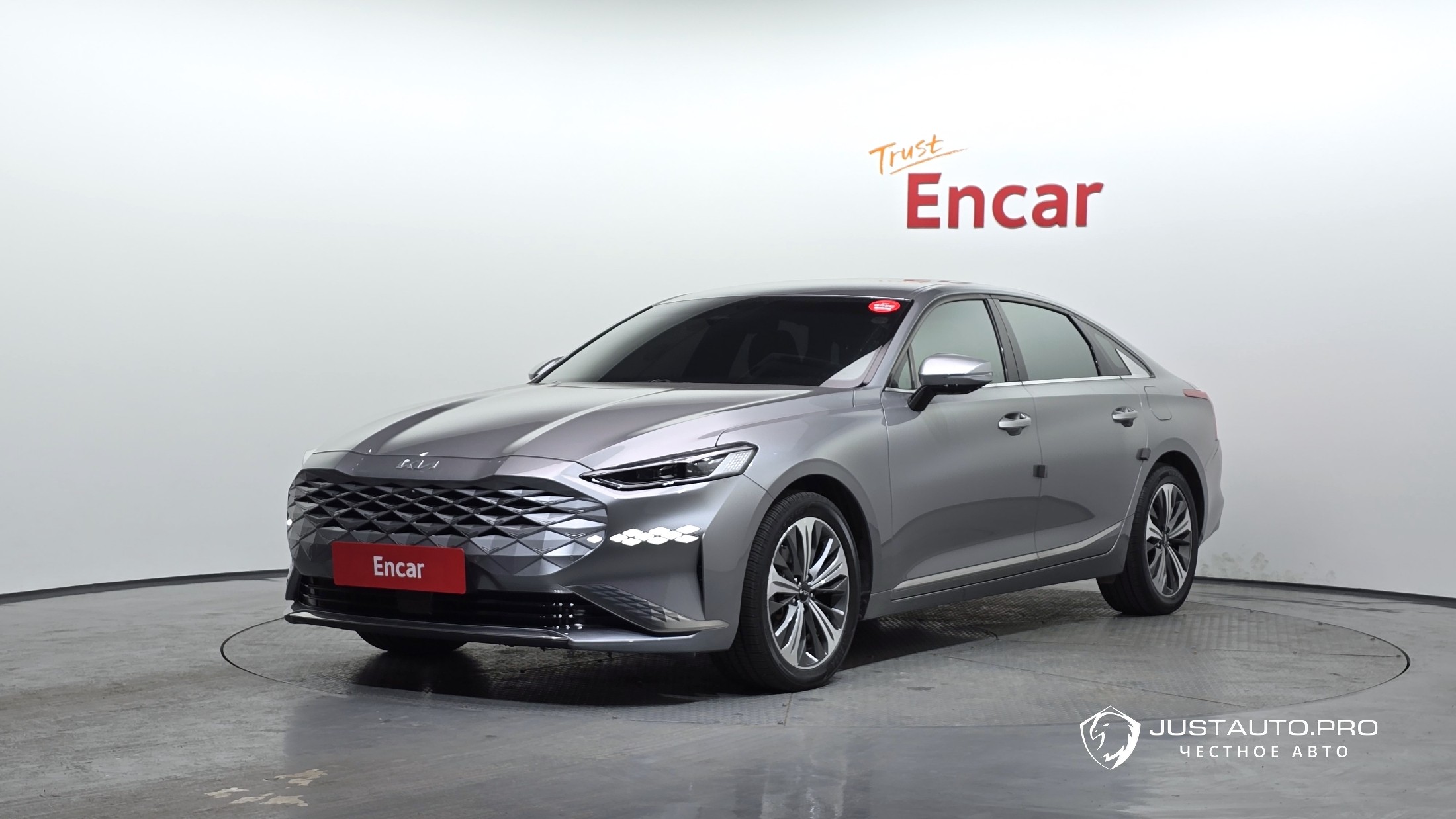 Автомобиль Kia K8