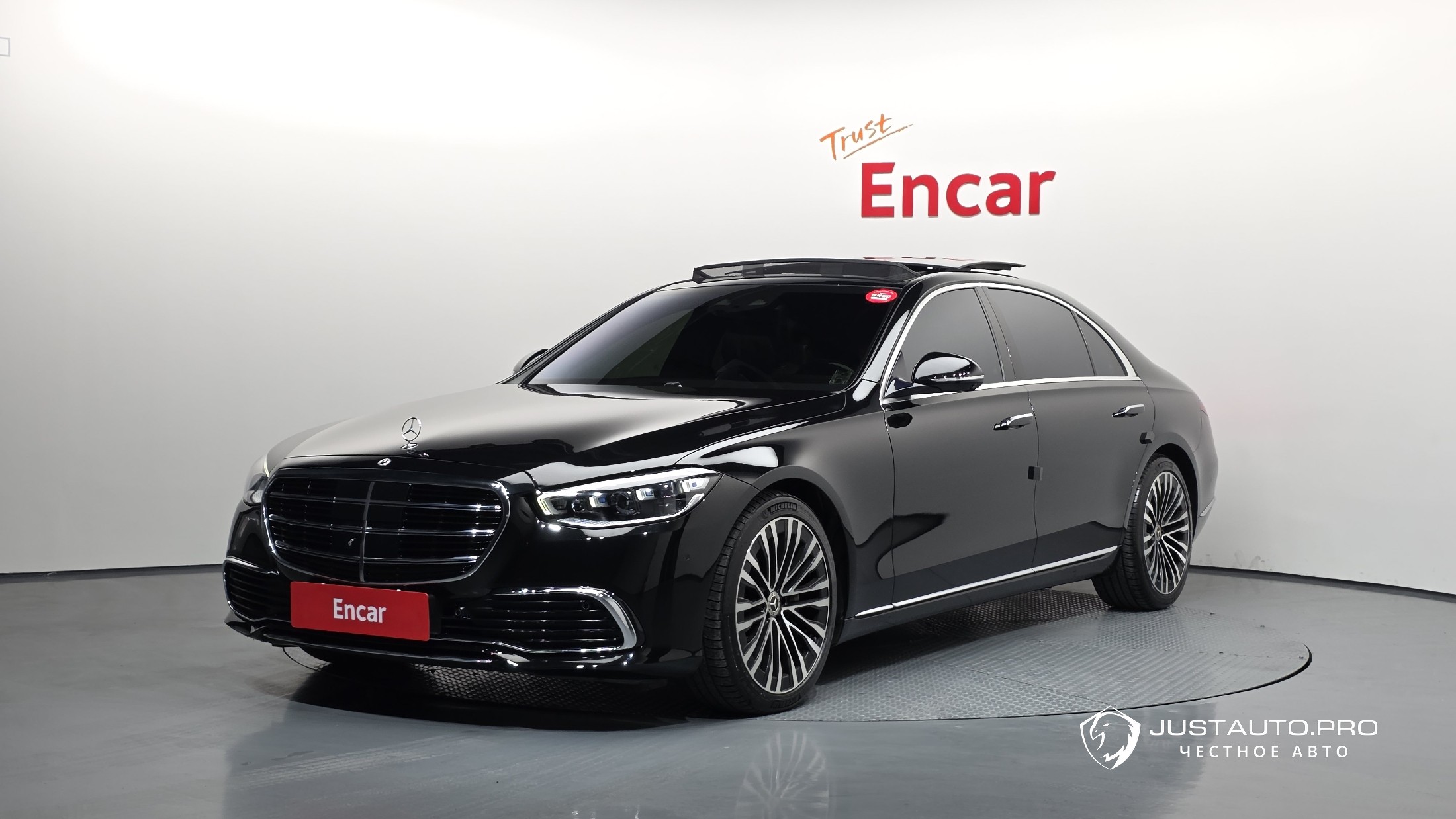 Автомобиль Mercedes-Benz S-Class