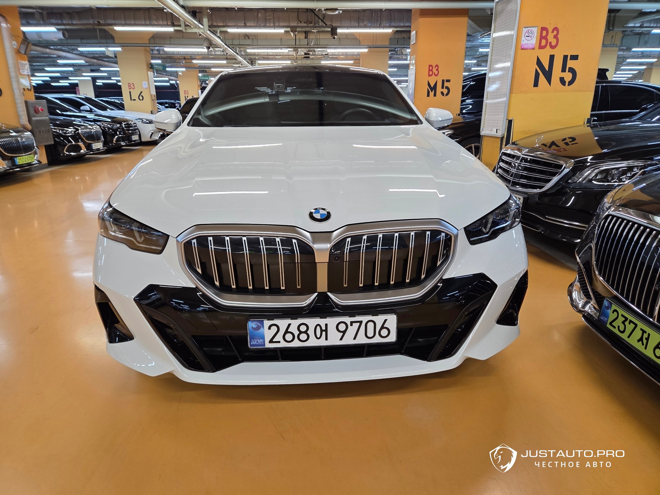 Автомобиль BMW 5-Series