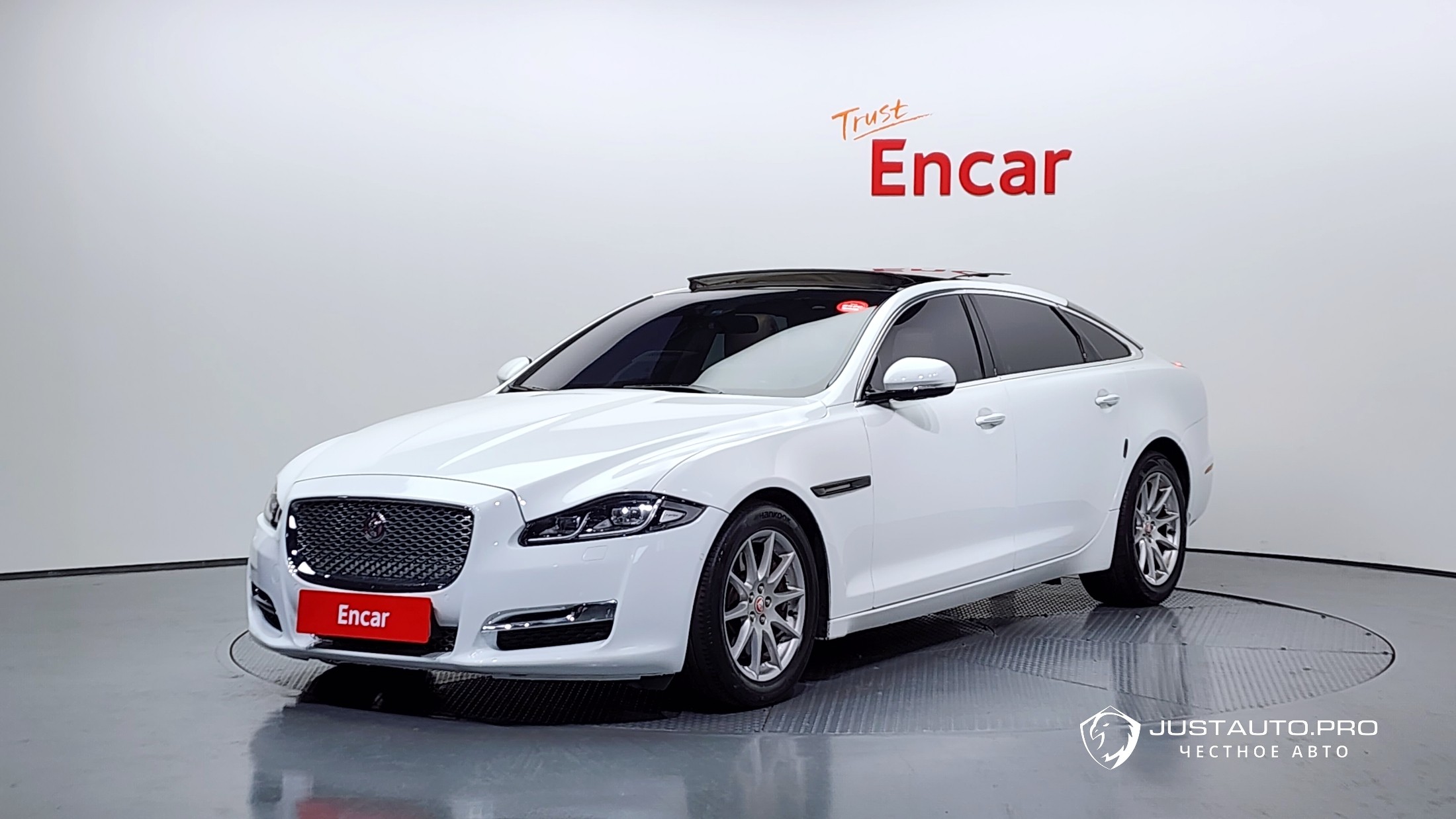 Автомобиль Jaguar XJ