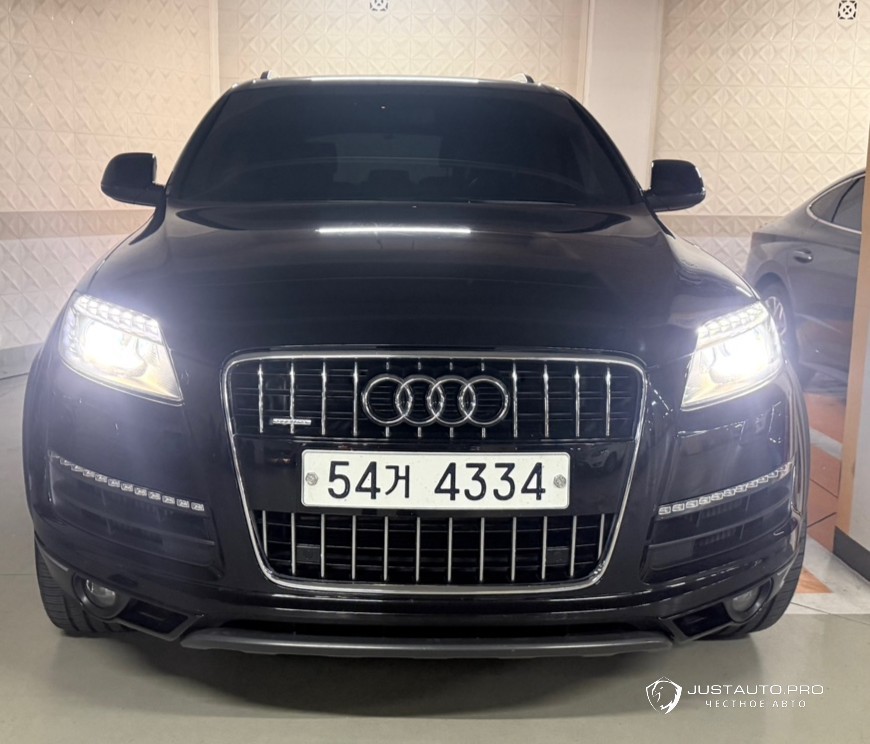 Автомобиль Audi Q7