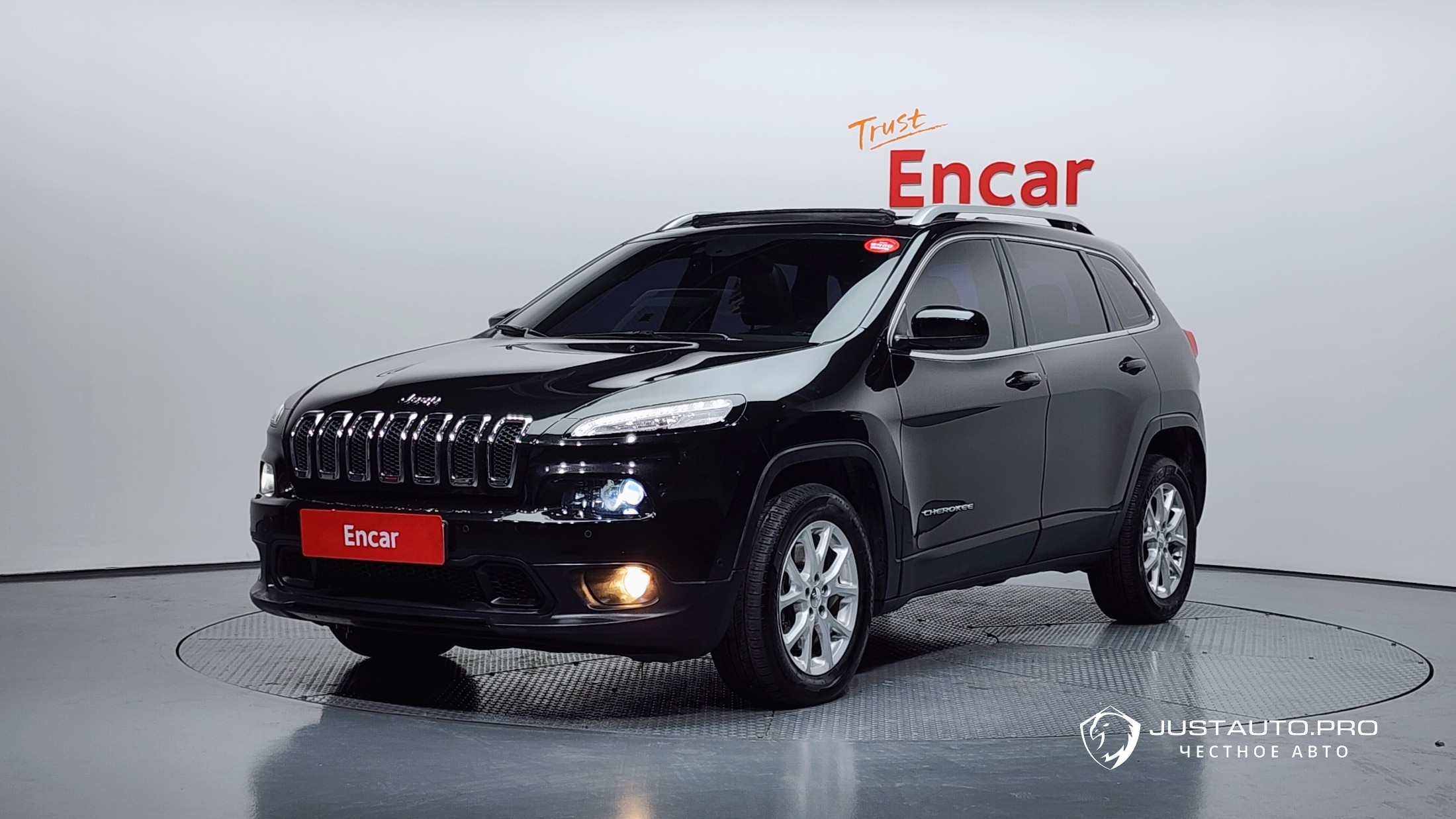 Автомобиль Jeep Cherokee