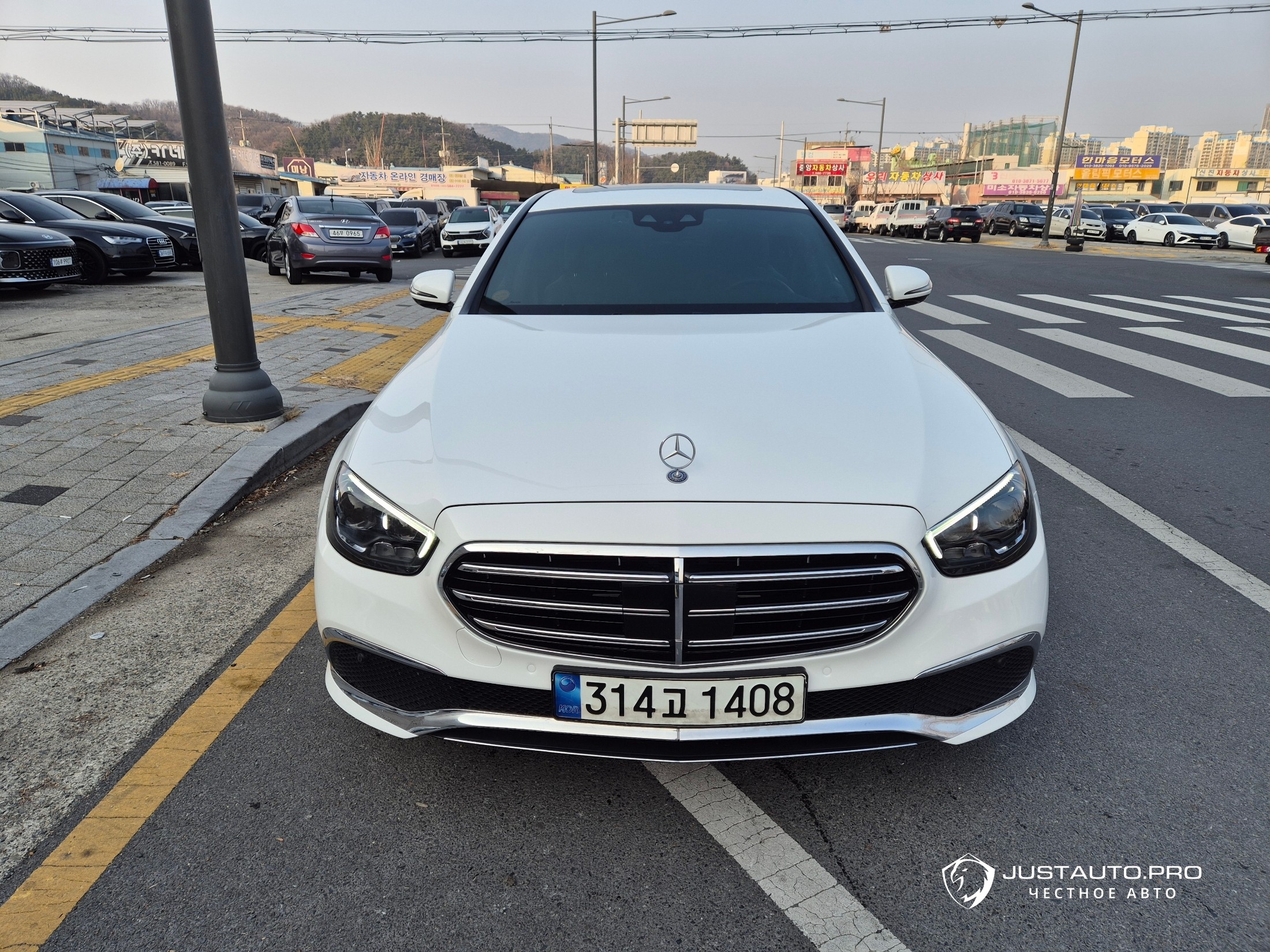 Автомобиль Mercedes-Benz E-Class