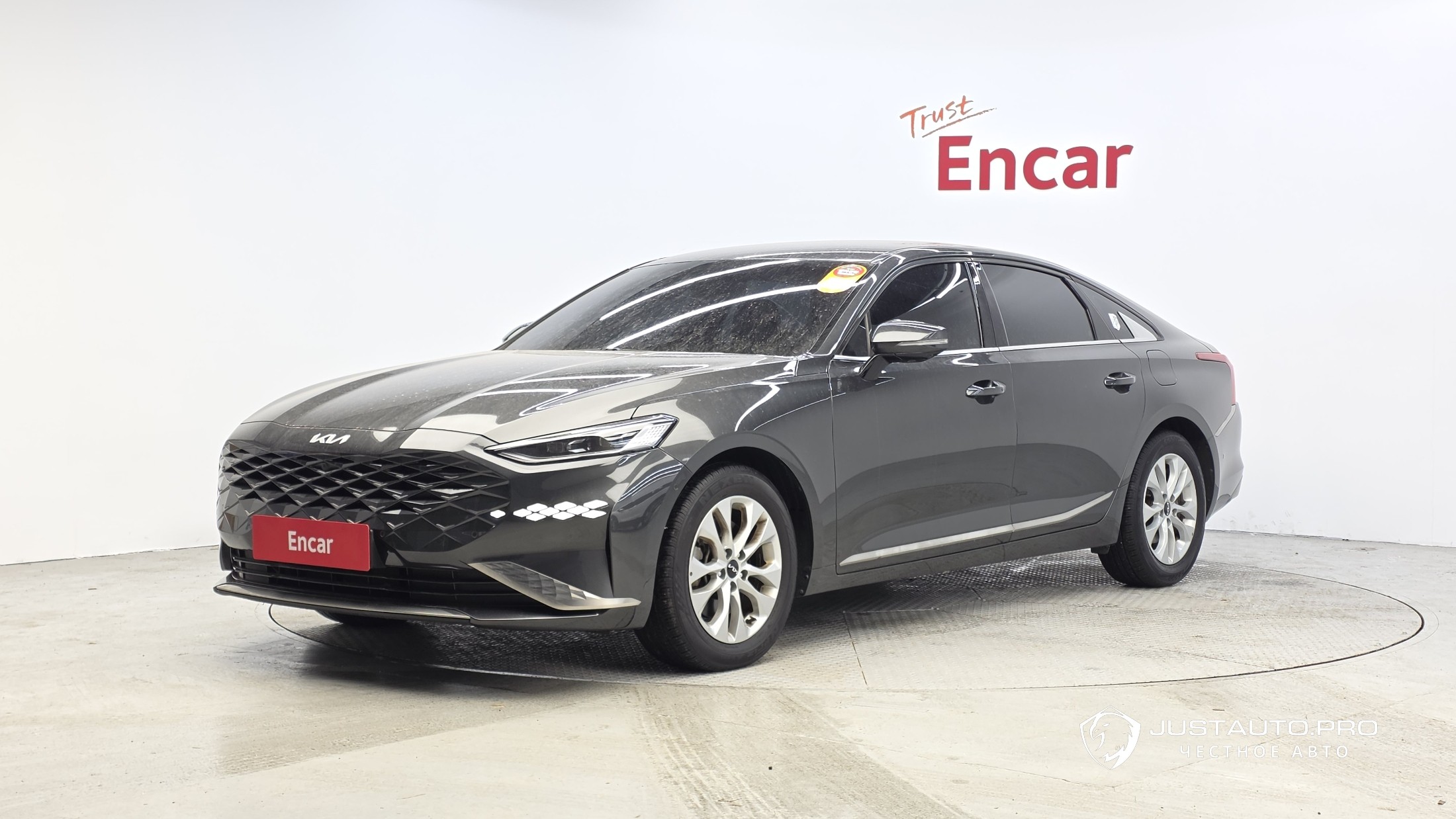 Автомобиль Kia K8