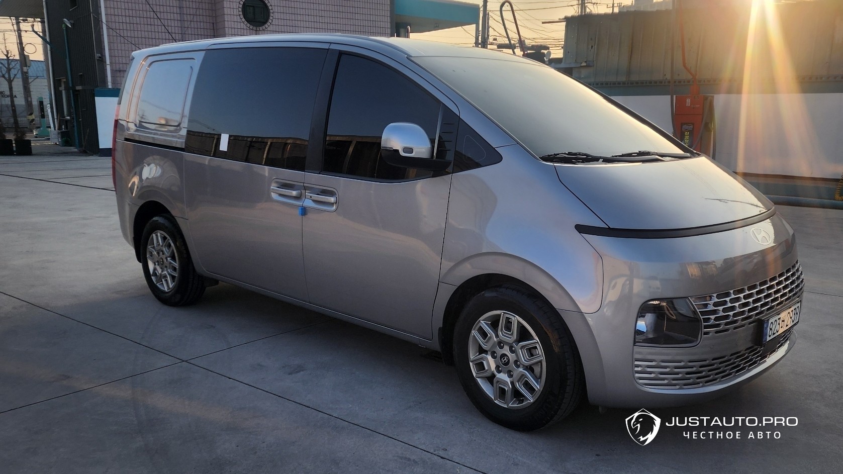 Автомобиль Hyundai Staria