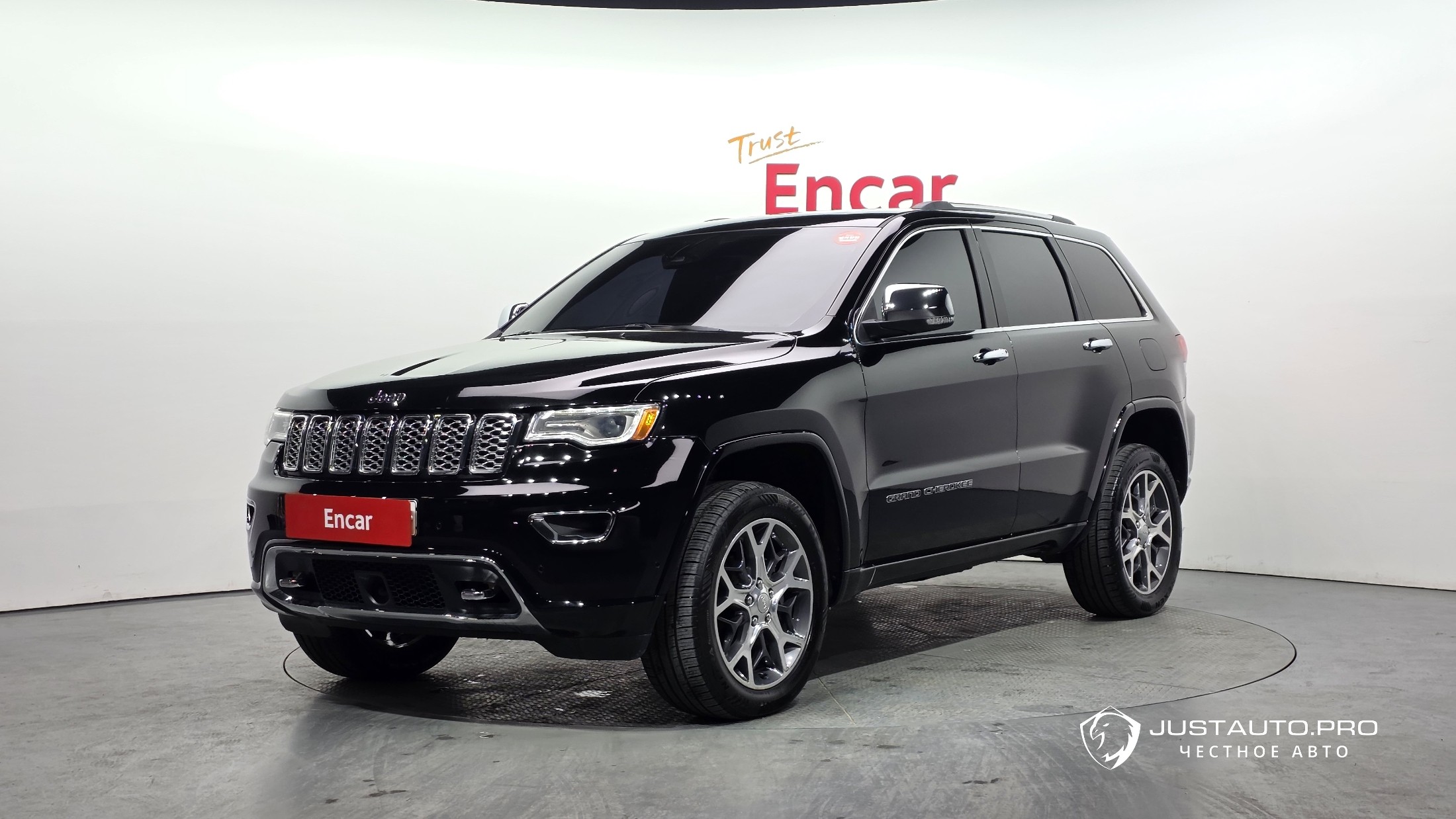 Автомобиль Jeep Cherokee