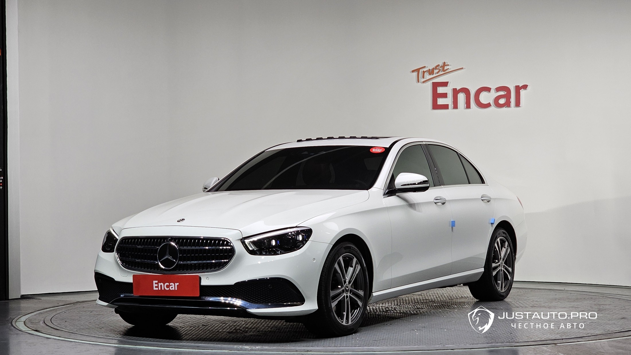 Автомобиль Mercedes-Benz E-Class