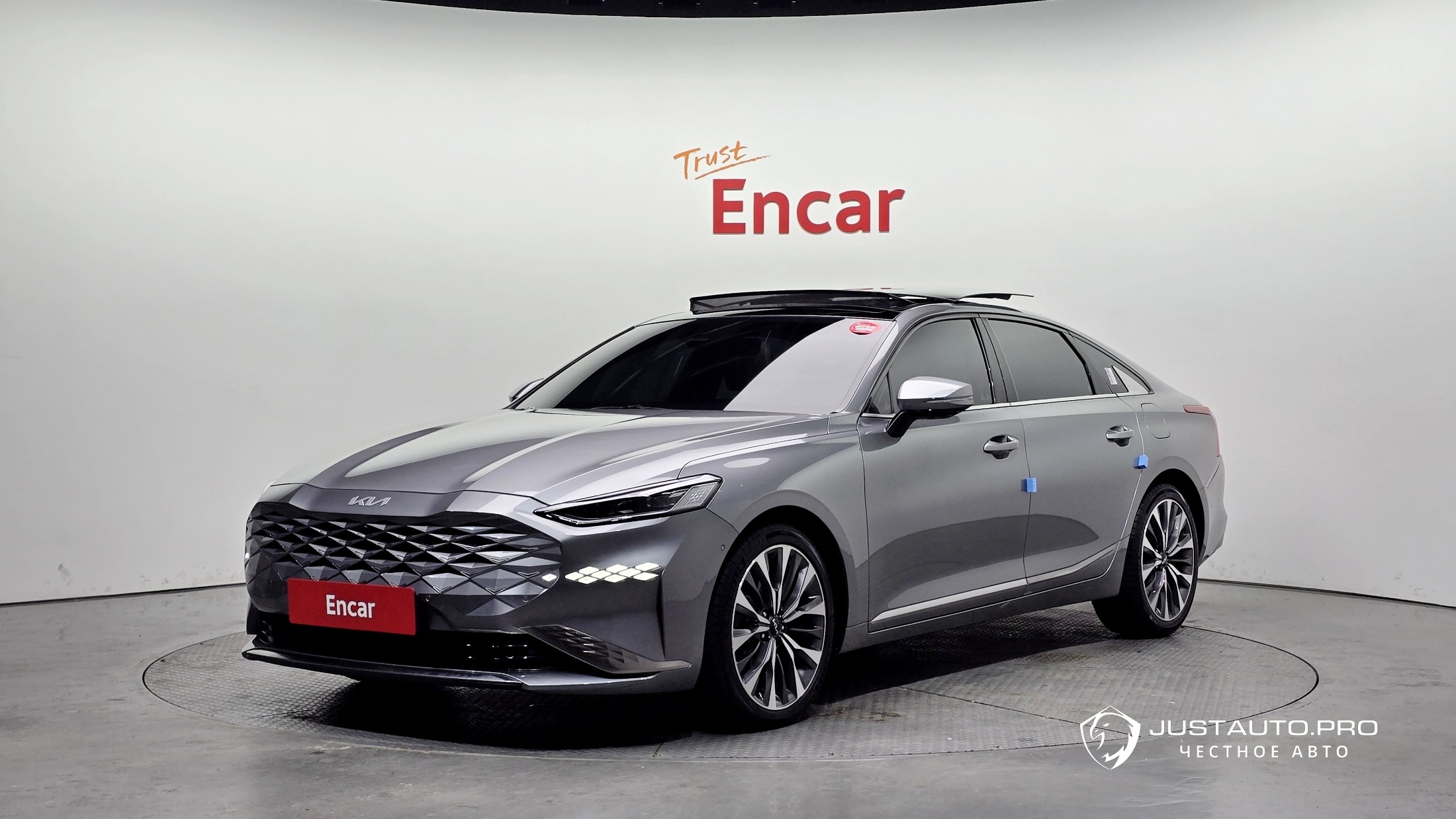 Автомобиль Kia K8