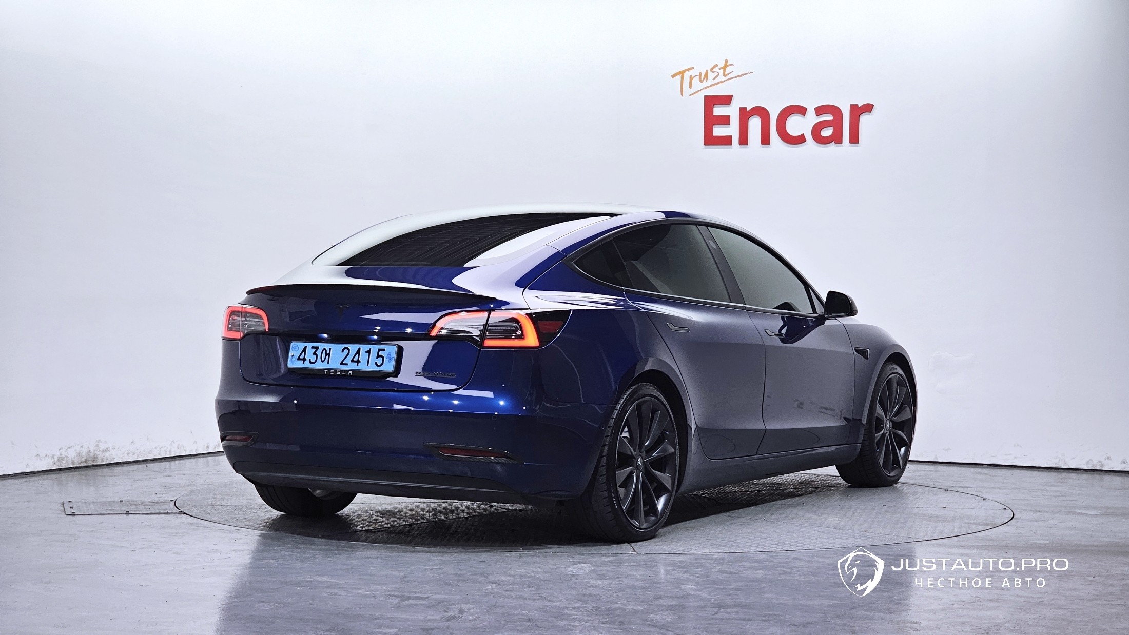 Автомобиль Tesla Model 3