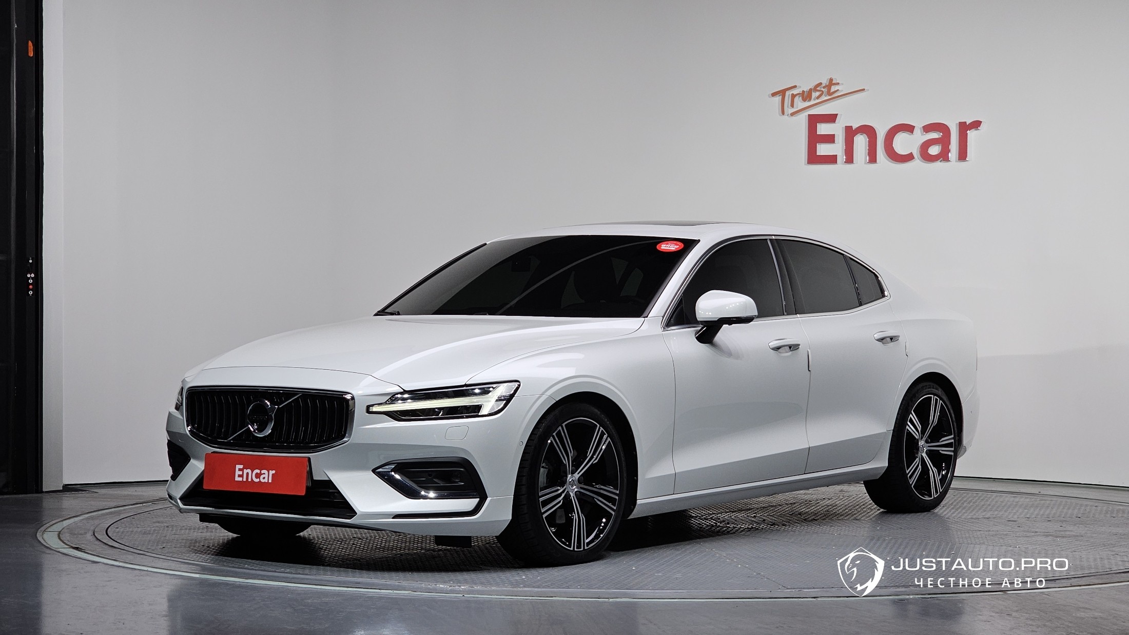 Автомобиль Volvo S60