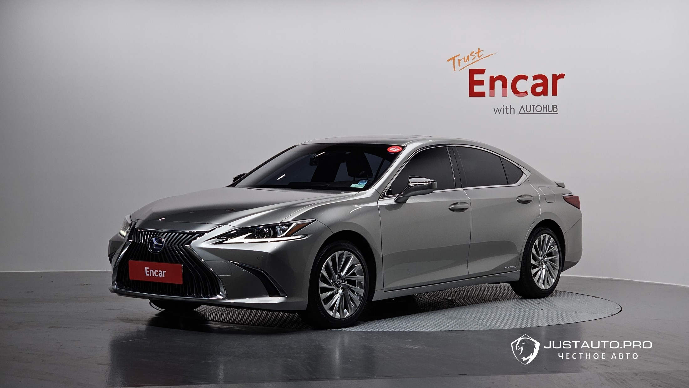 Автомобиль Lexus ES