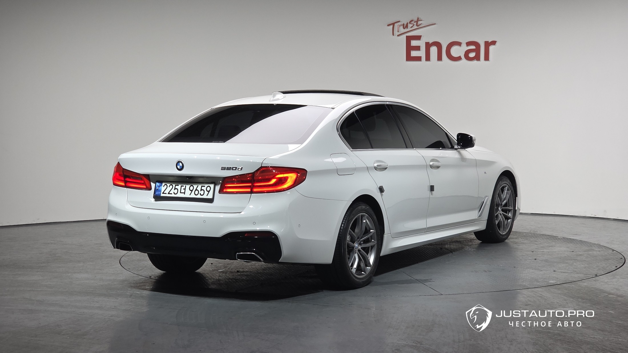 Автомобиль BMW 5-Series