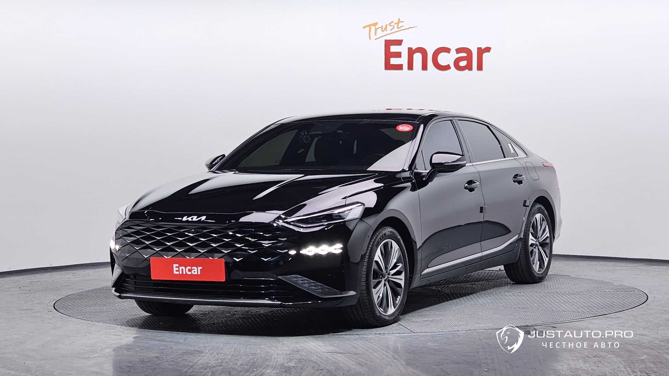 Автомобиль Kia K8