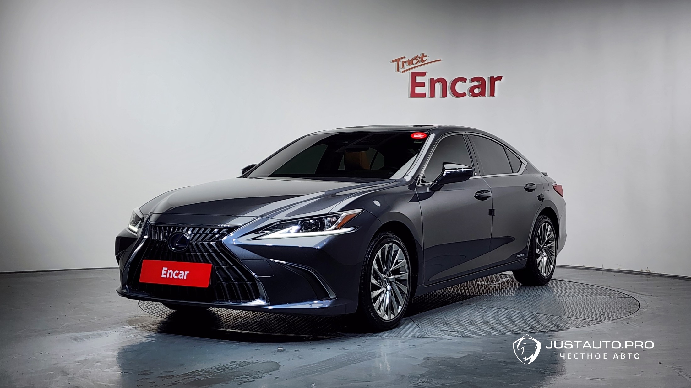 Автомобиль Lexus ES