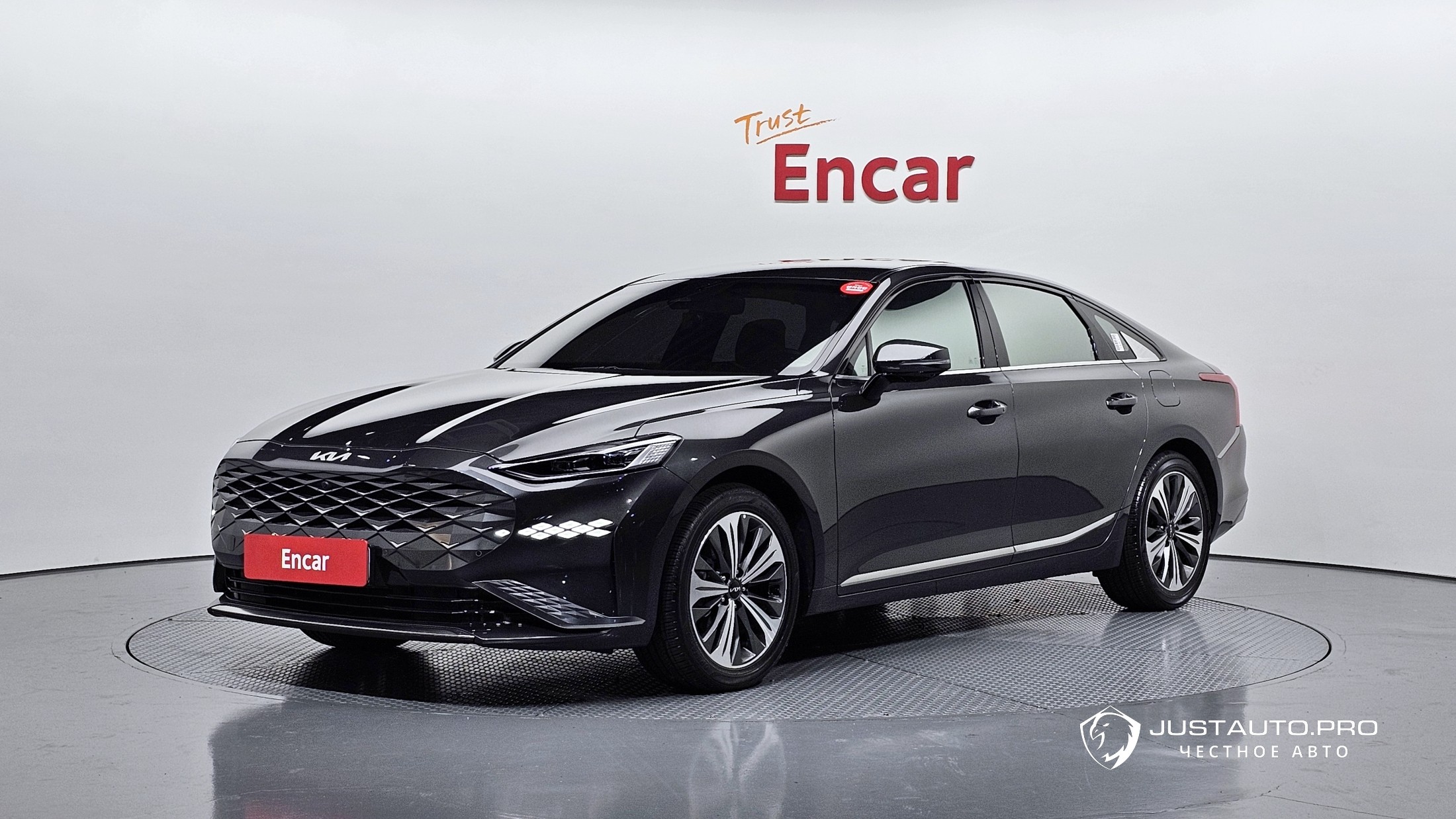 Автомобиль Kia K8