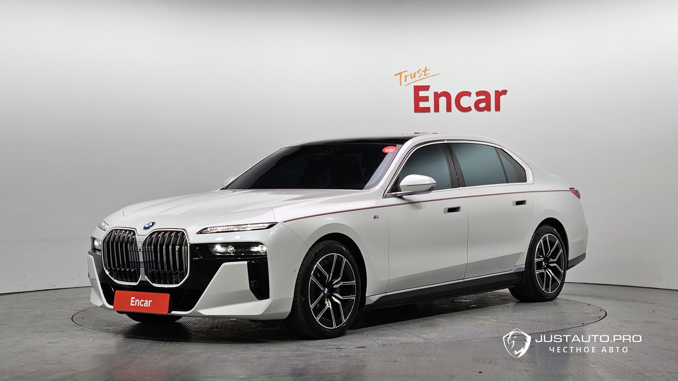 Автомобиль BMW i7