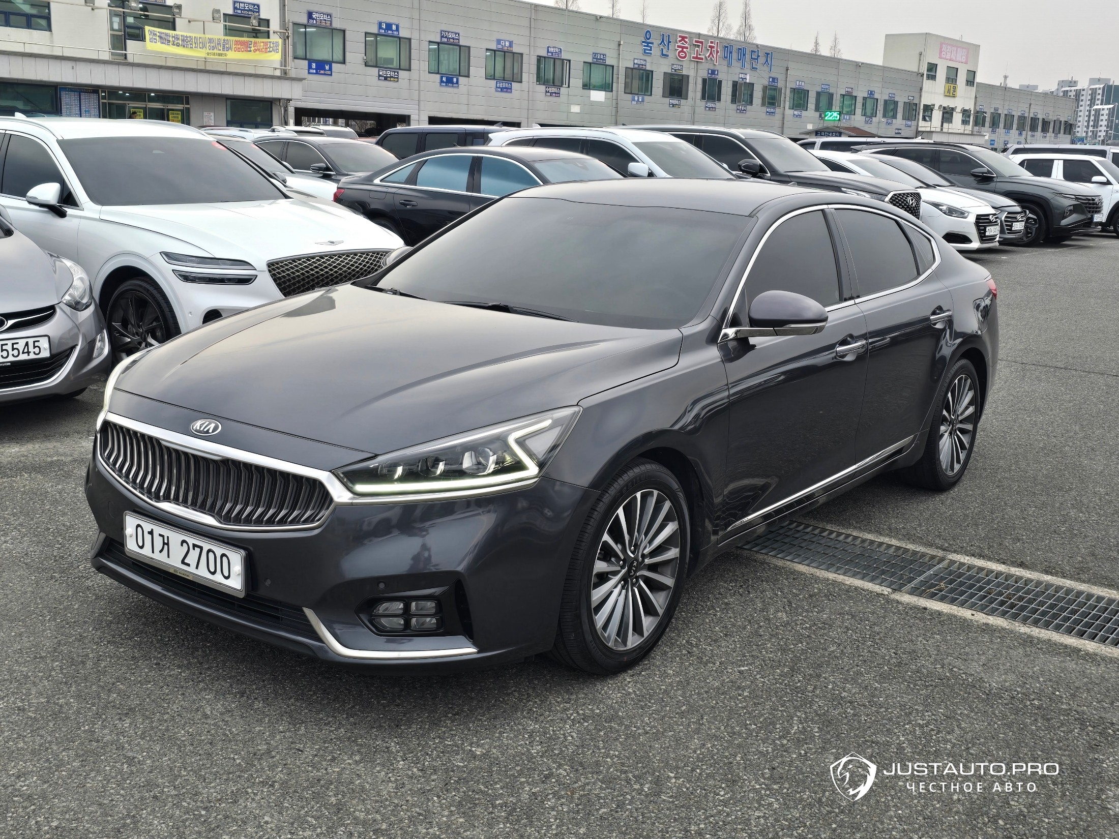 Автомобиль Kia K7