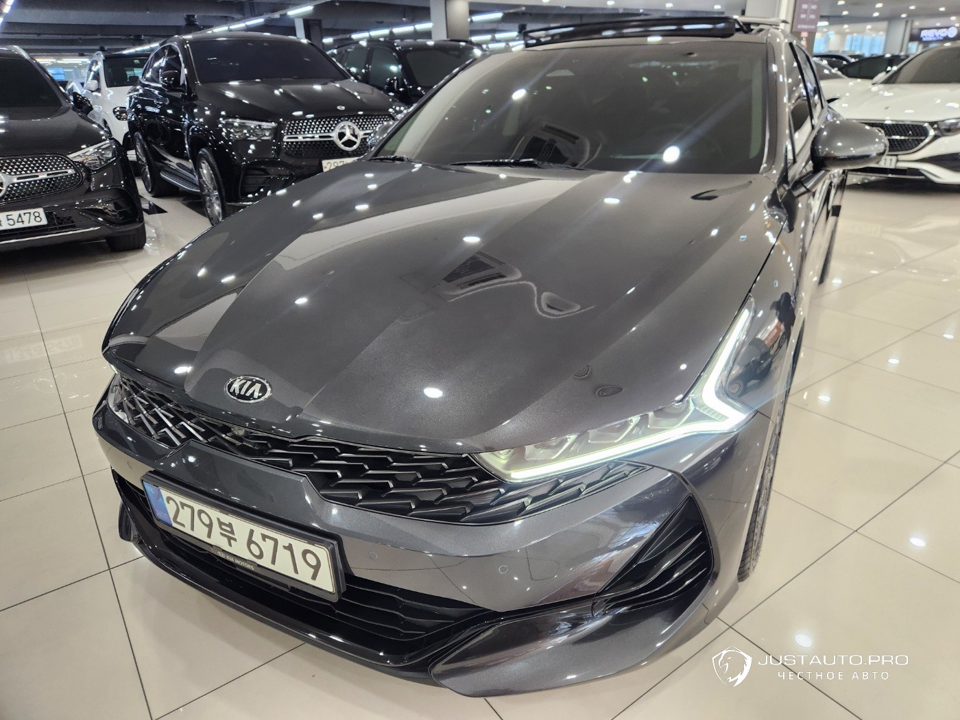 Автомобиль Kia K5