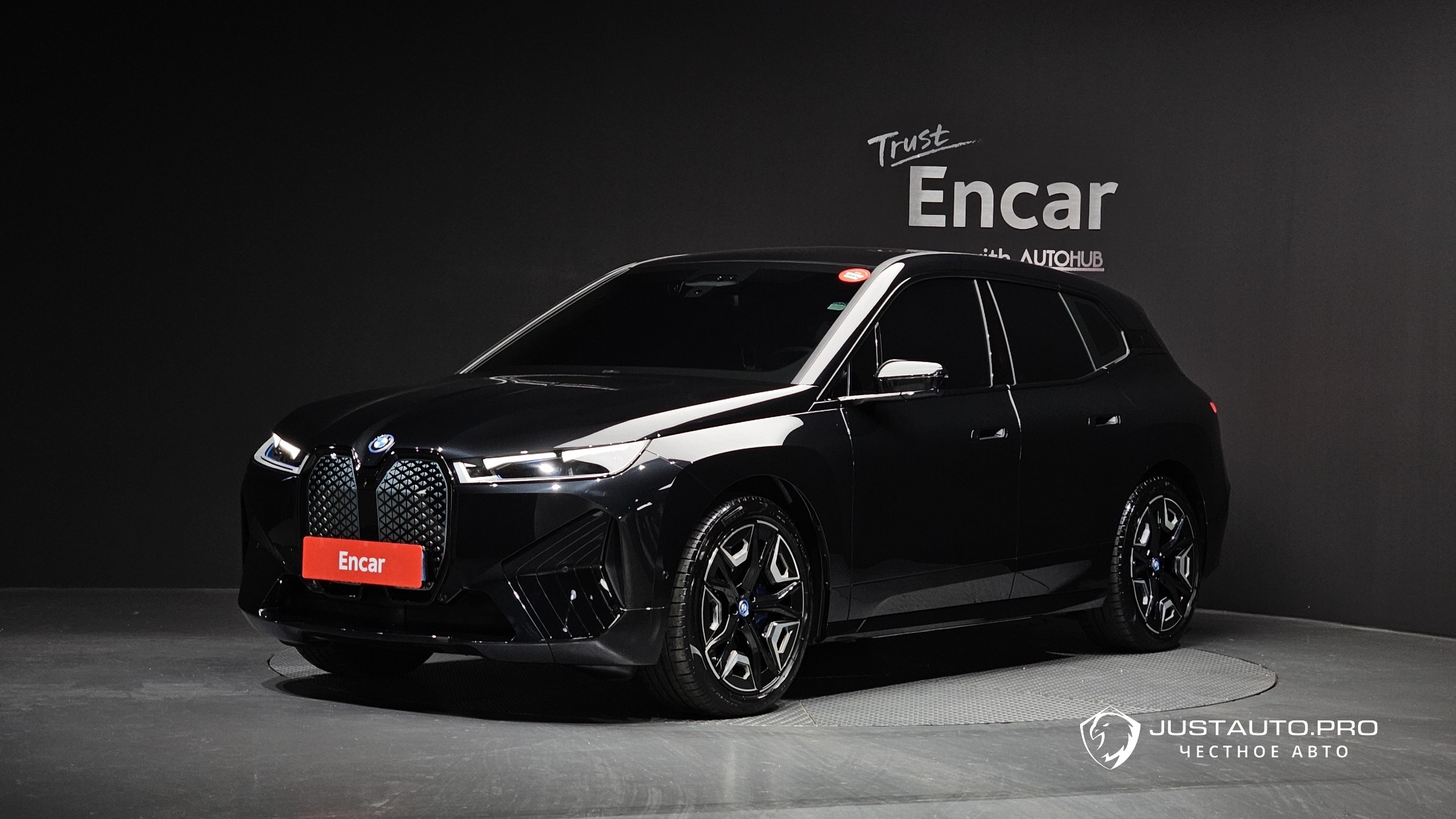 Автомобиль BMW iX