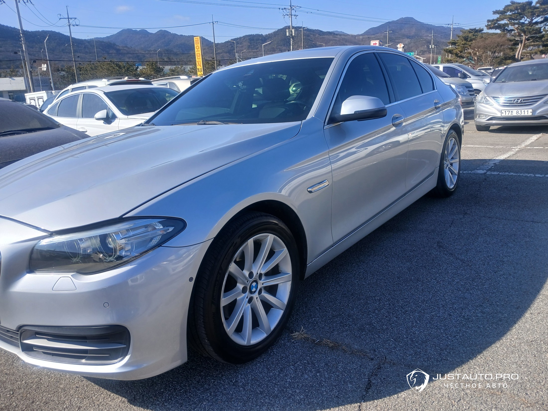 Автомобиль BMW 5-Series