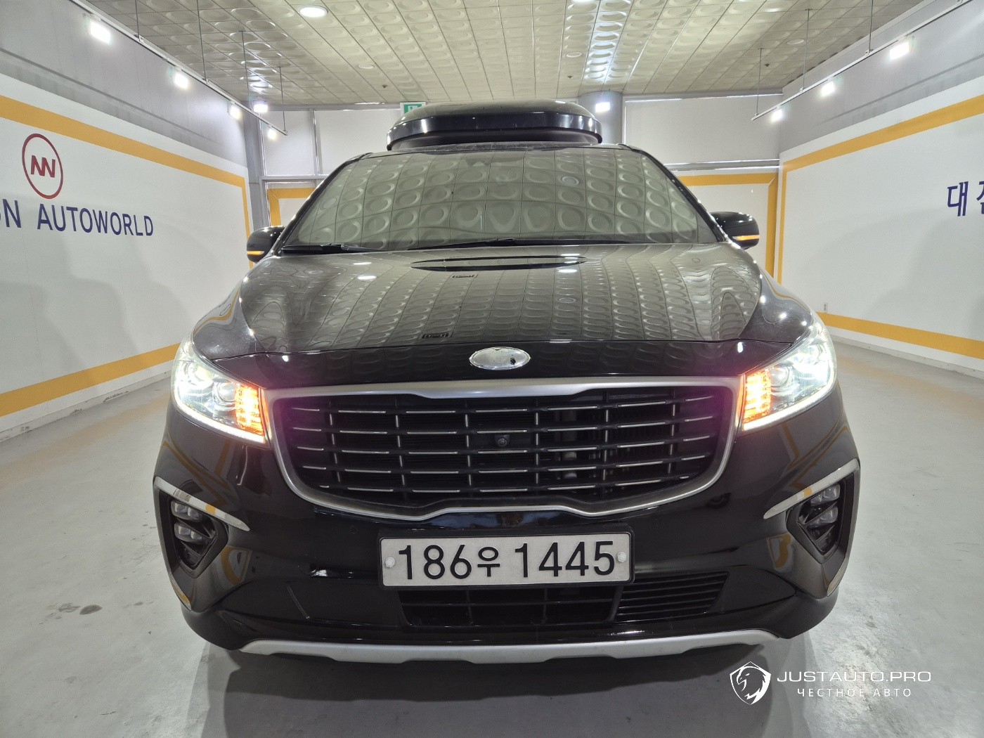 Автомобиль Kia Canival