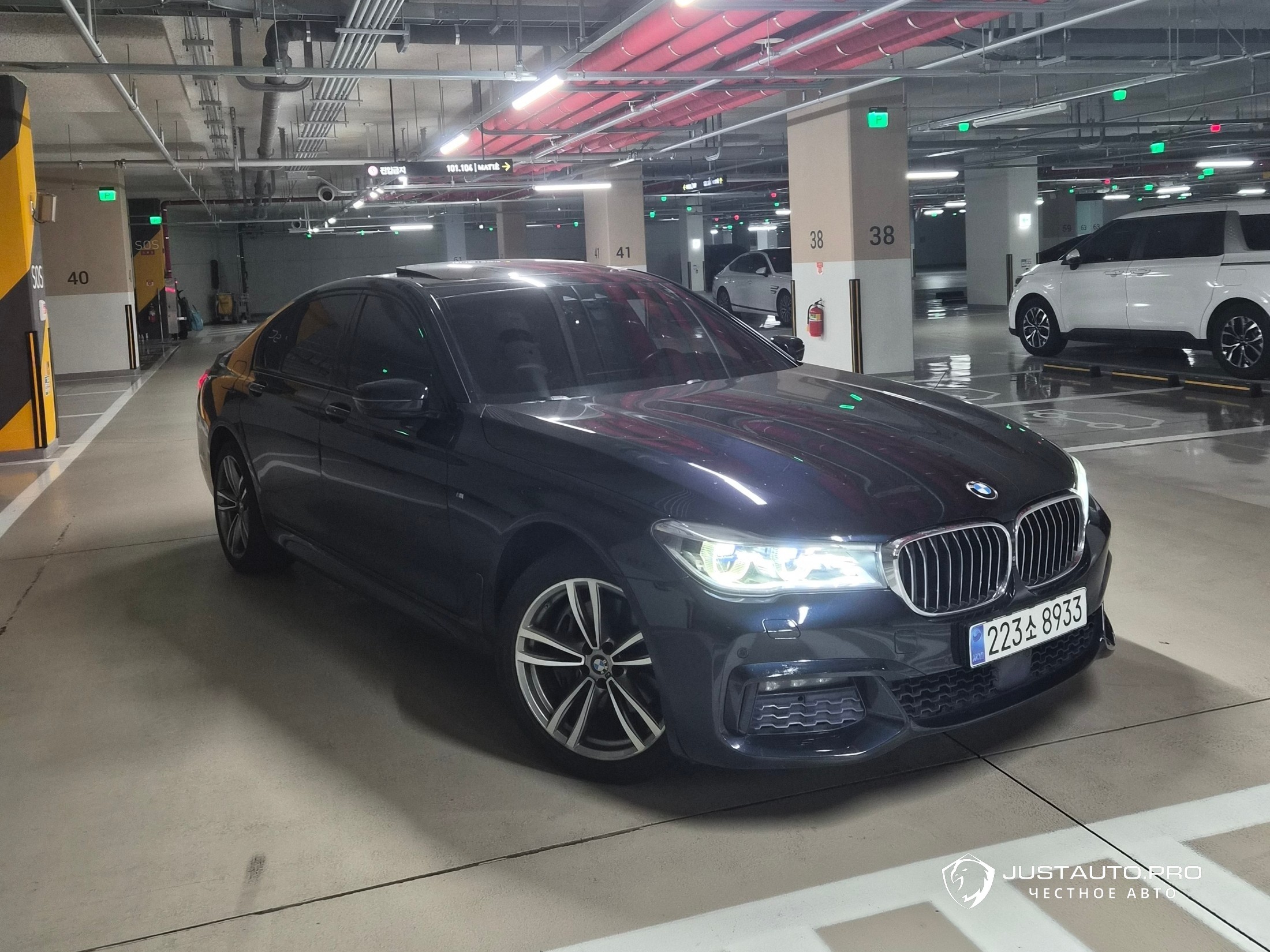 Автомобиль BMW 7-Series