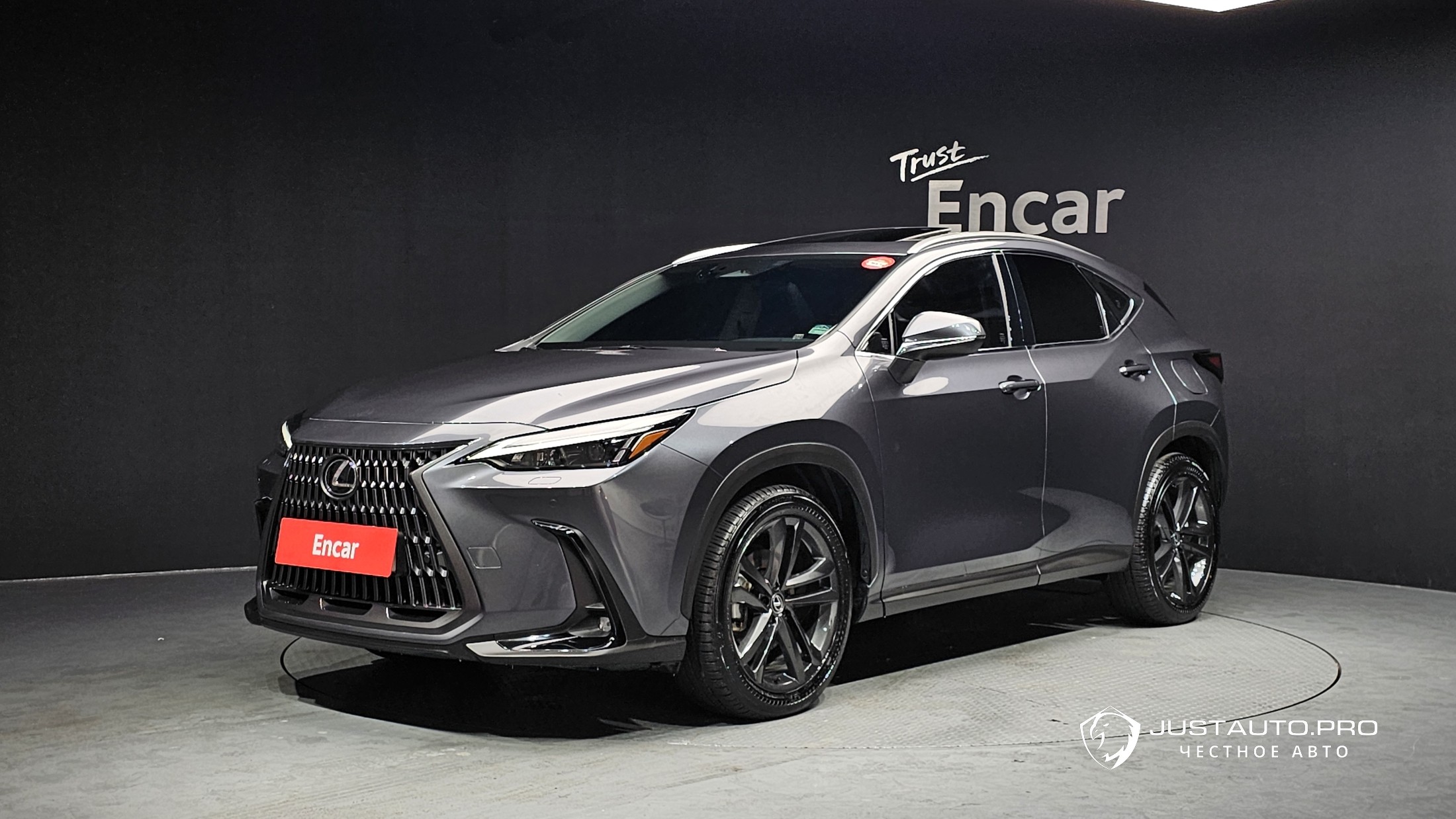 Автомобиль Lexus NX